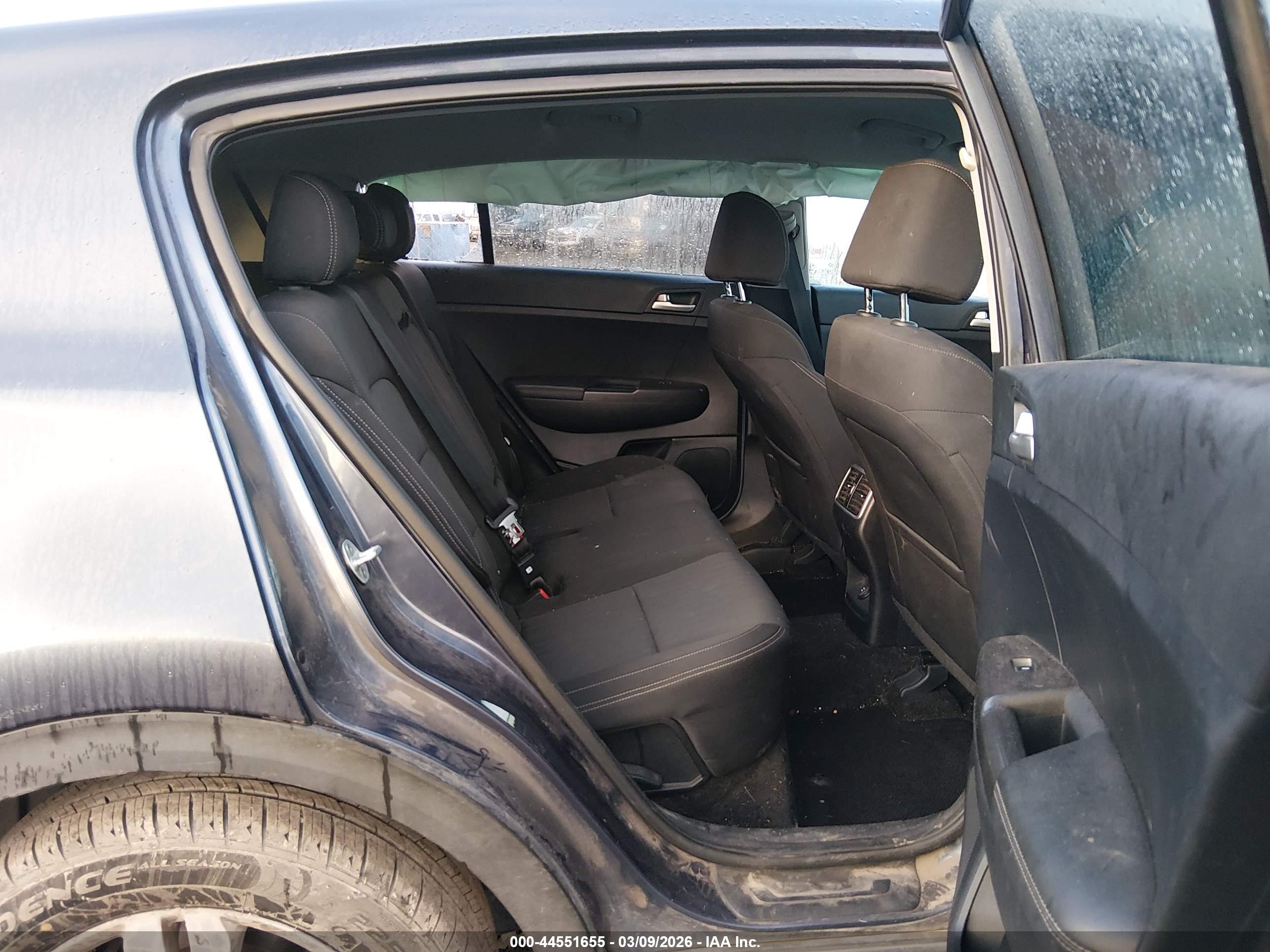 KIA SPORTAGE image 8