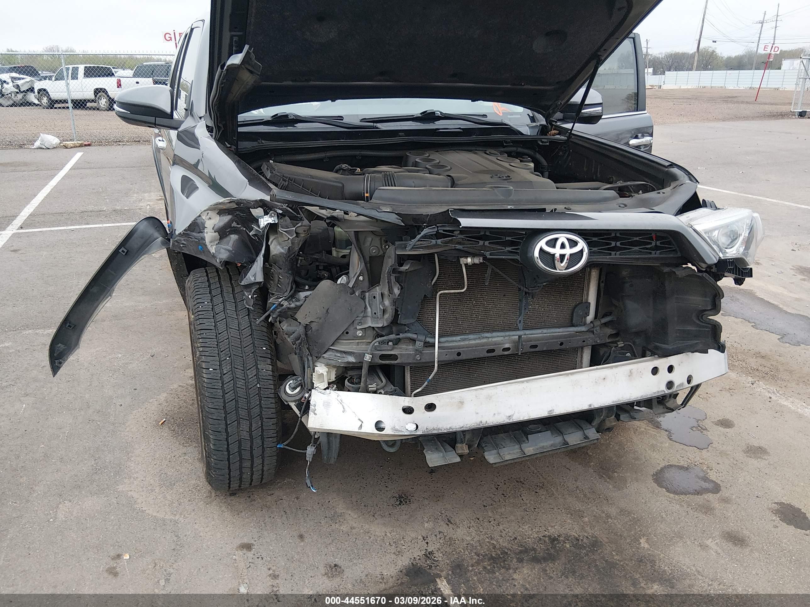 TOYOTA 4RUNNER image 6