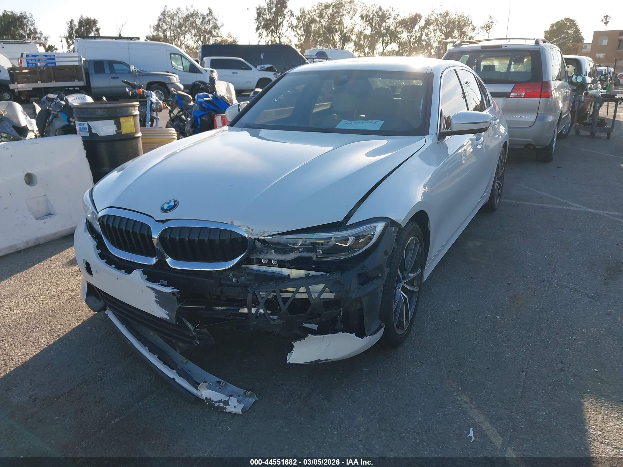 BMW 330I image 2