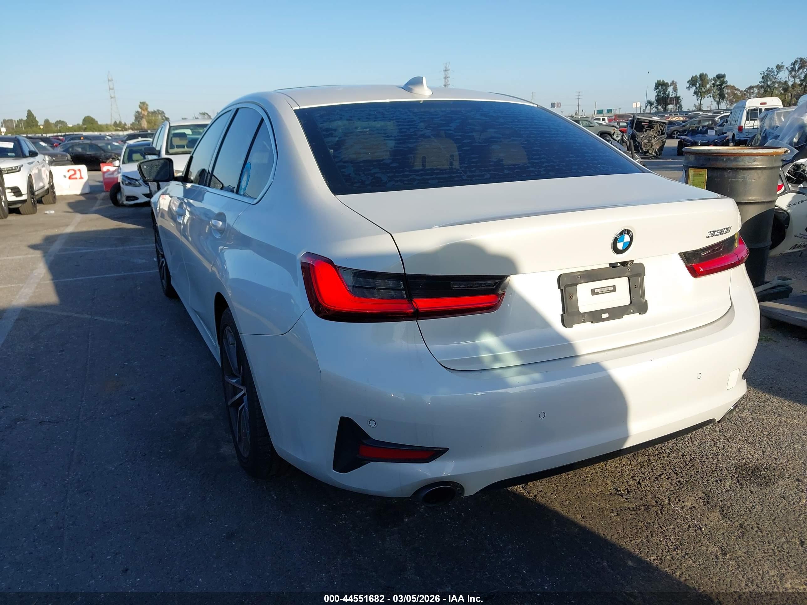 BMW 330I image 3