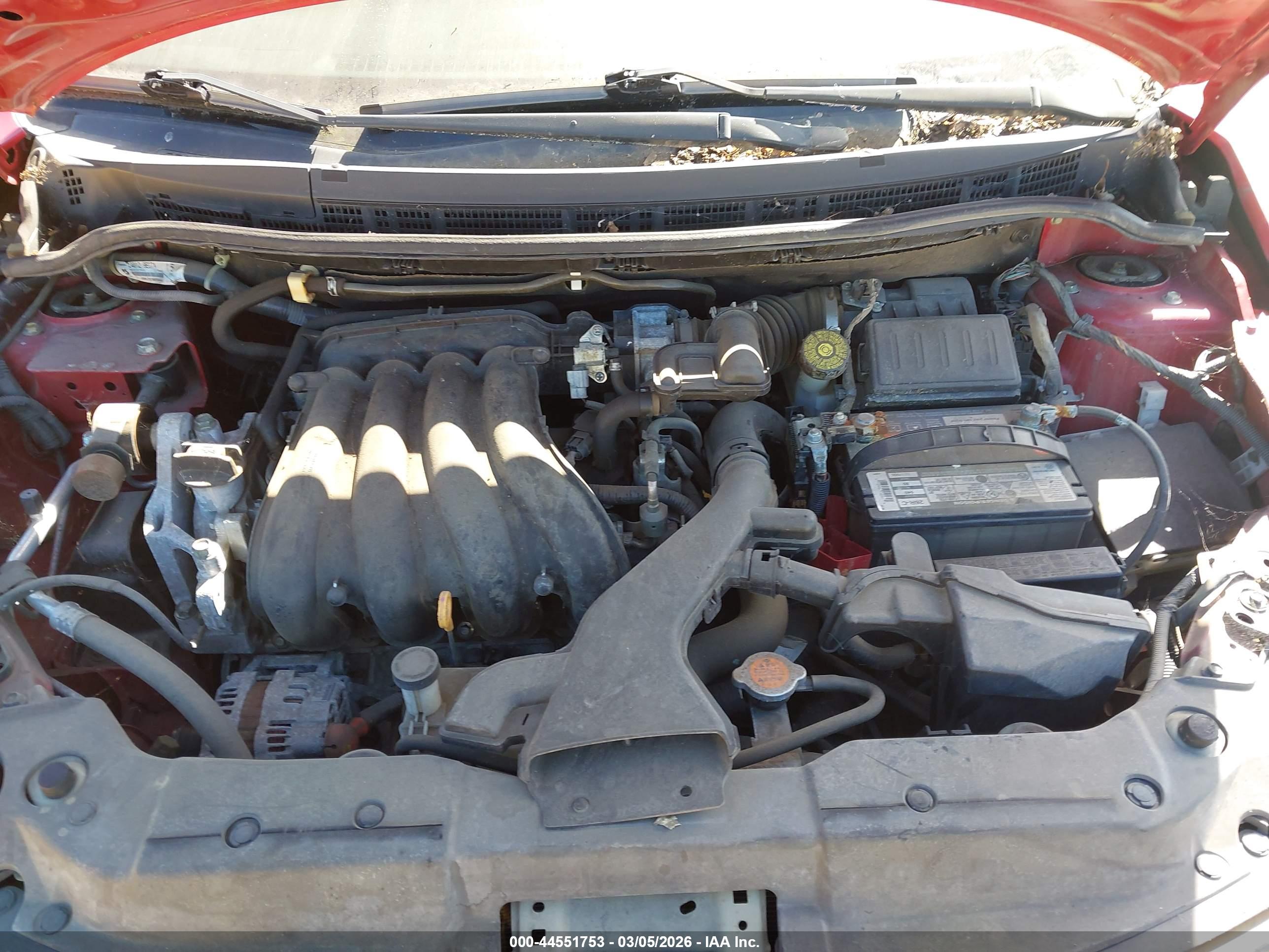 NISSAN VERSA image 10
