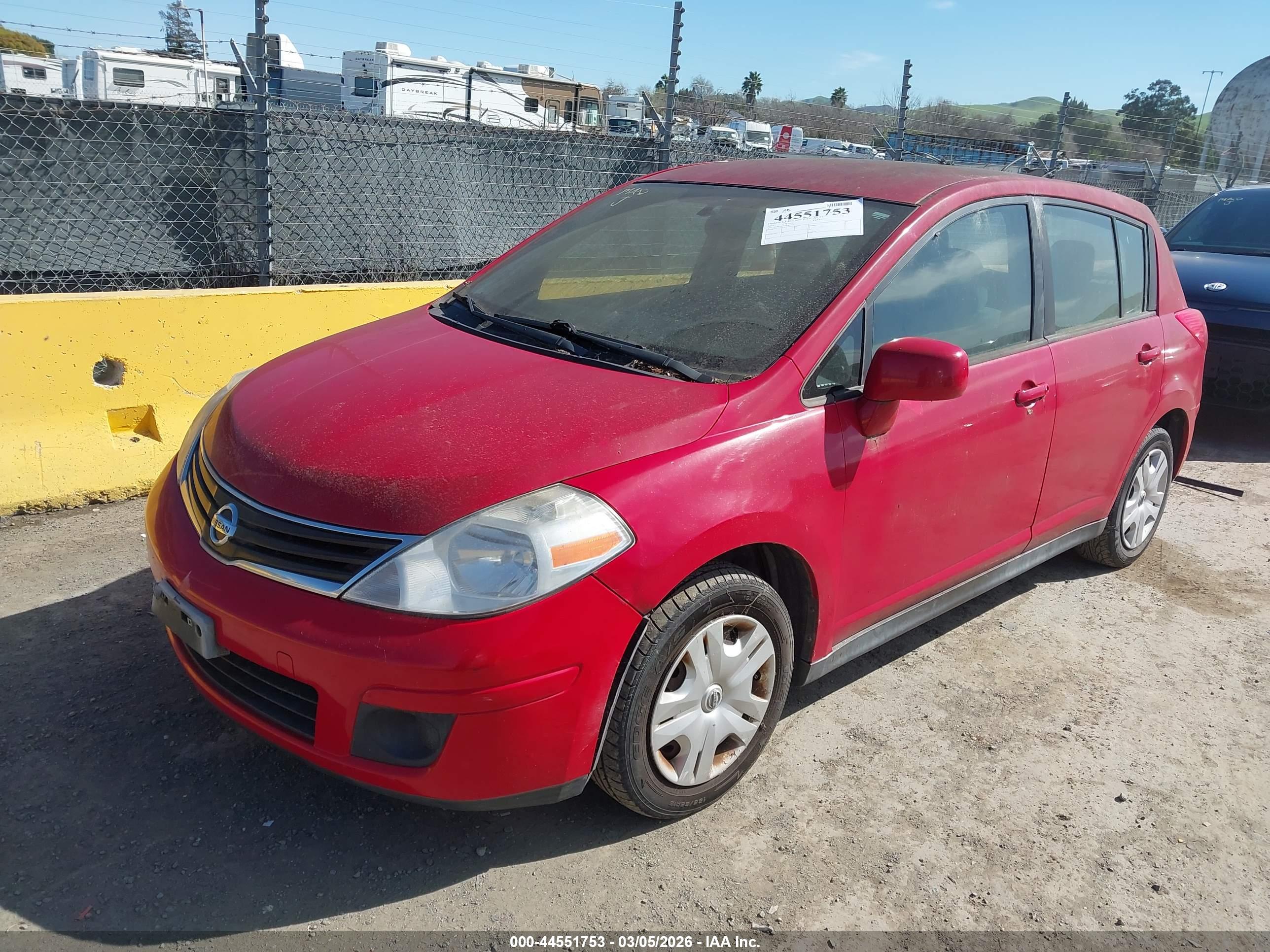 NISSAN VERSA image 2