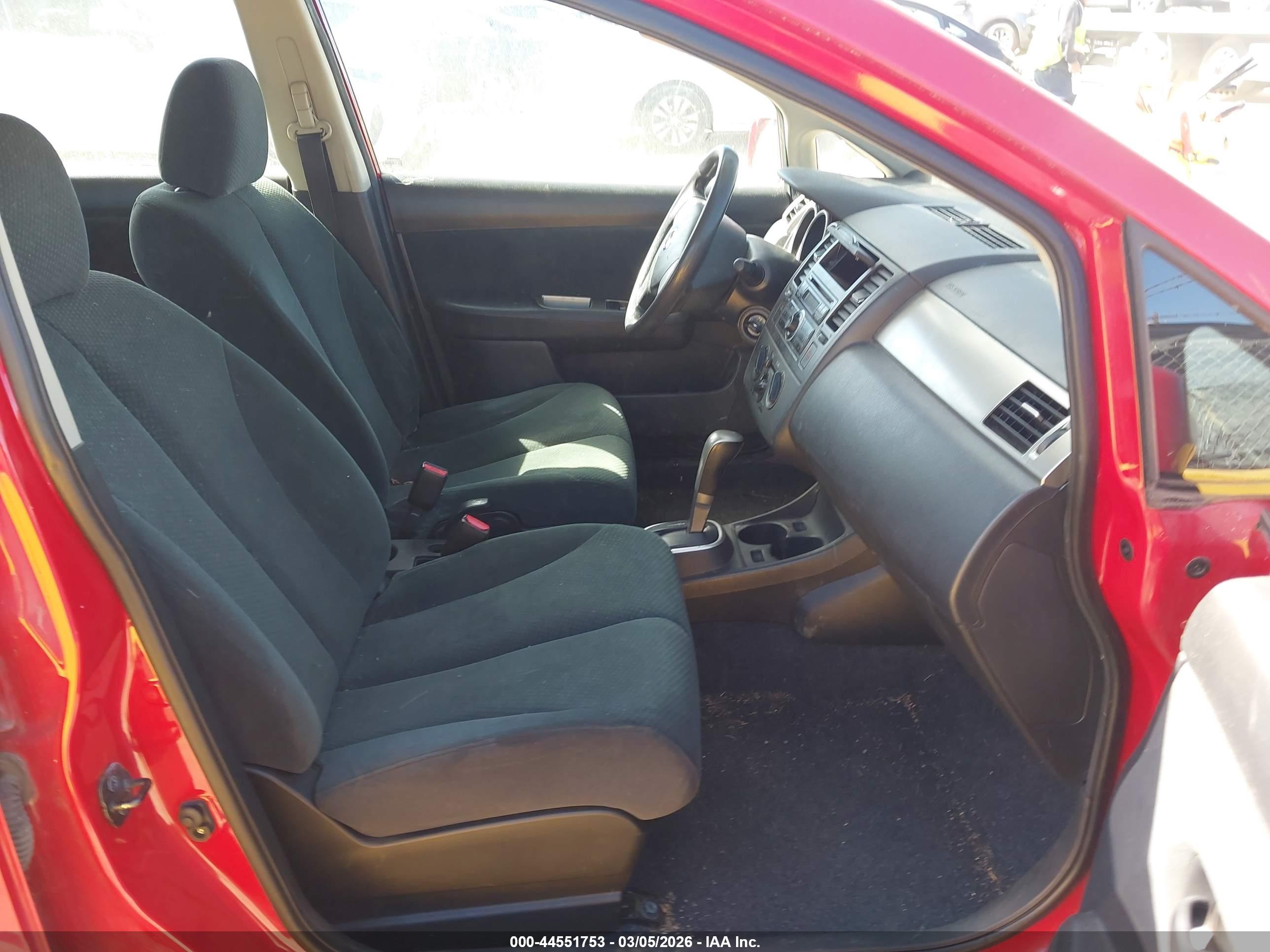 NISSAN VERSA image 5