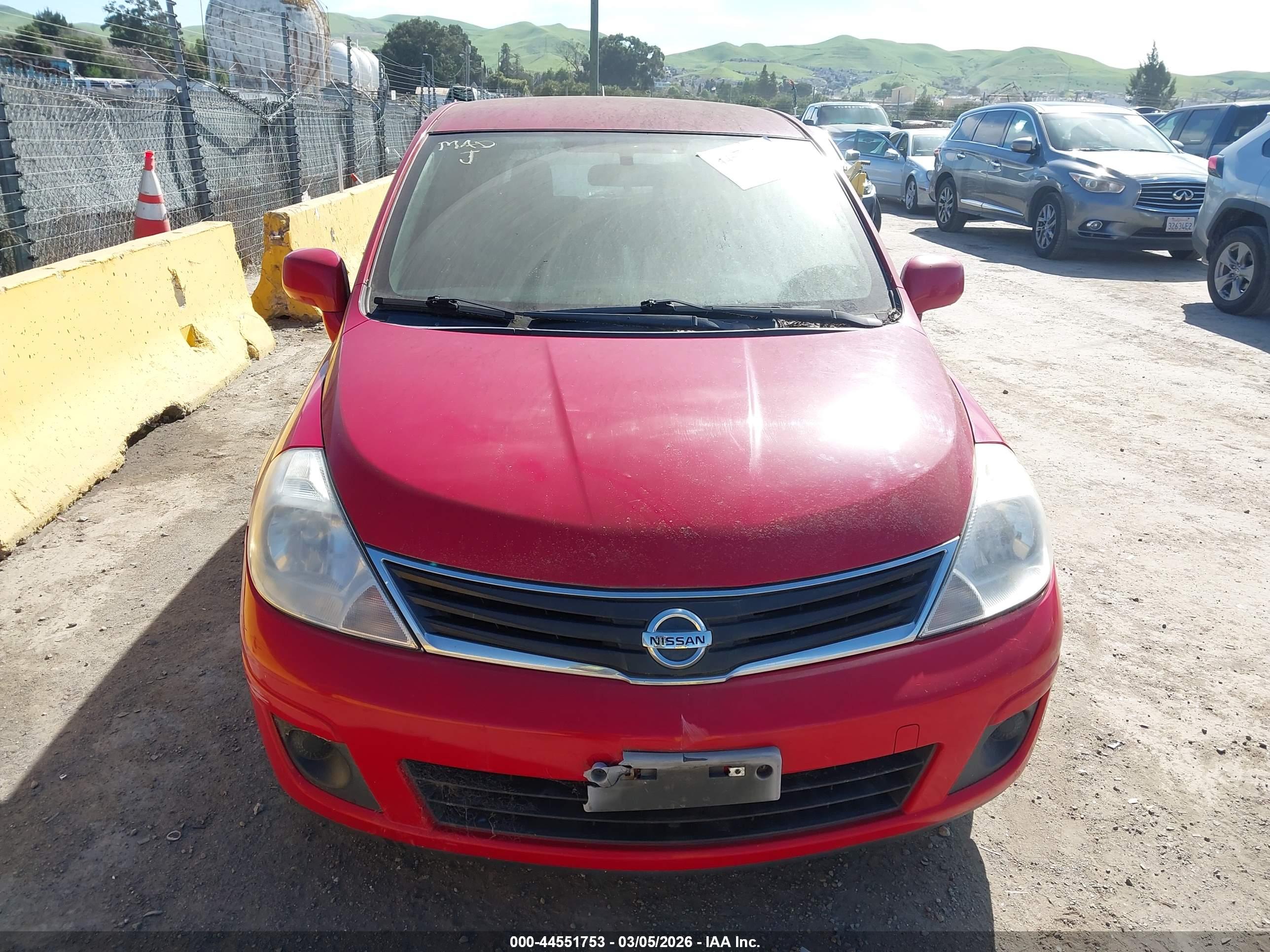 NISSAN VERSA image 6