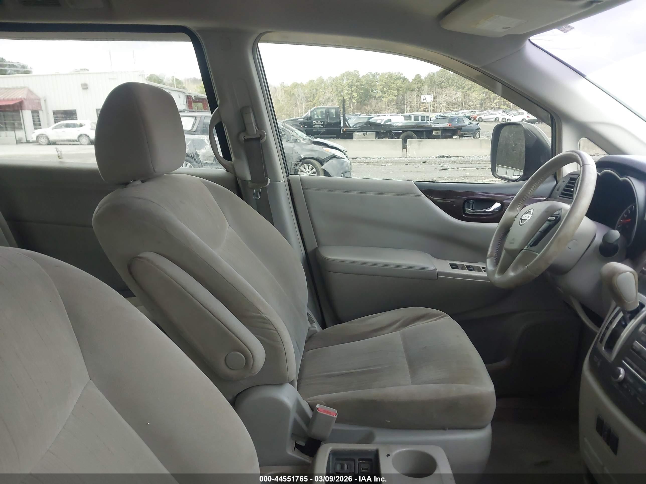 NISSAN QUEST image 5