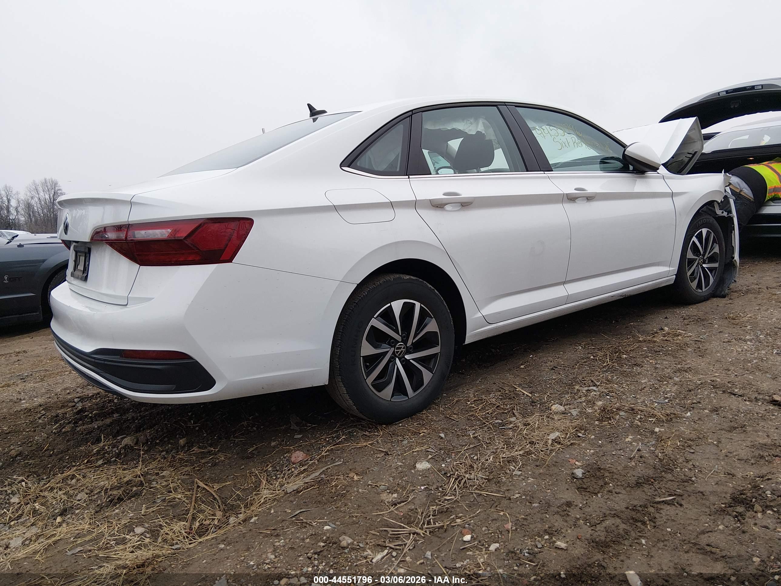 VOLKSWAGEN JETTA image 4