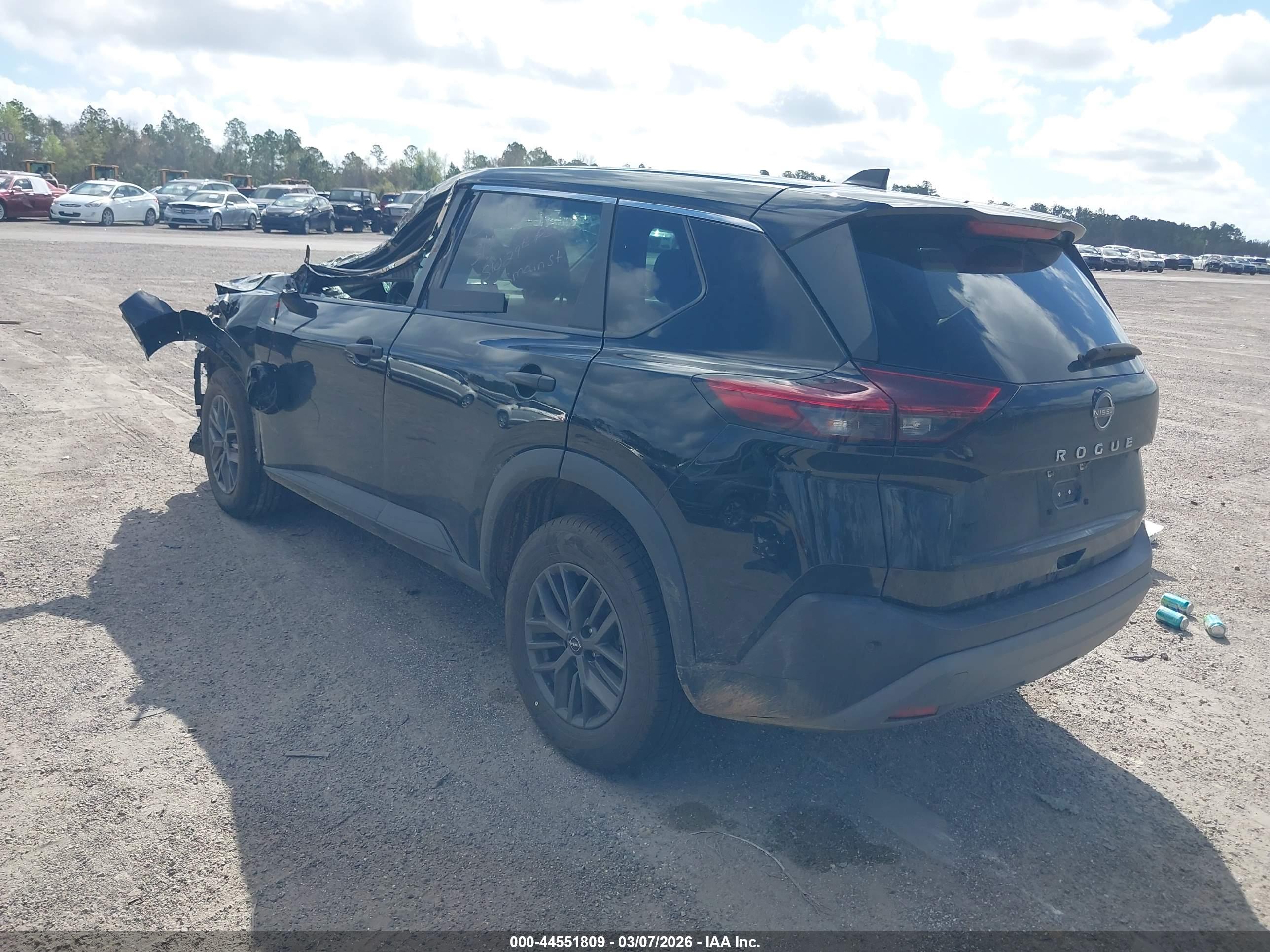 NISSAN ROGUE image 3