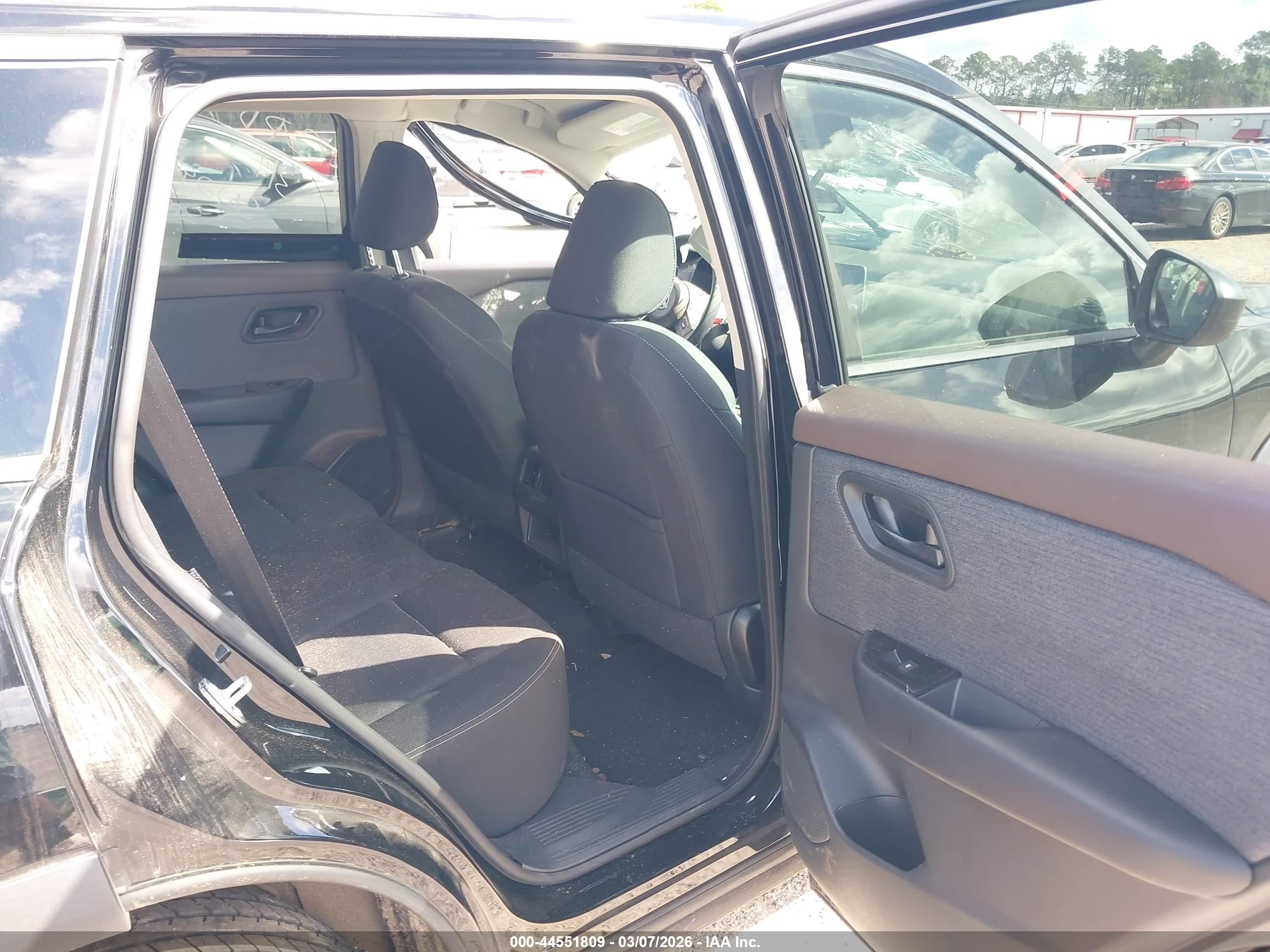 NISSAN ROGUE image 8
