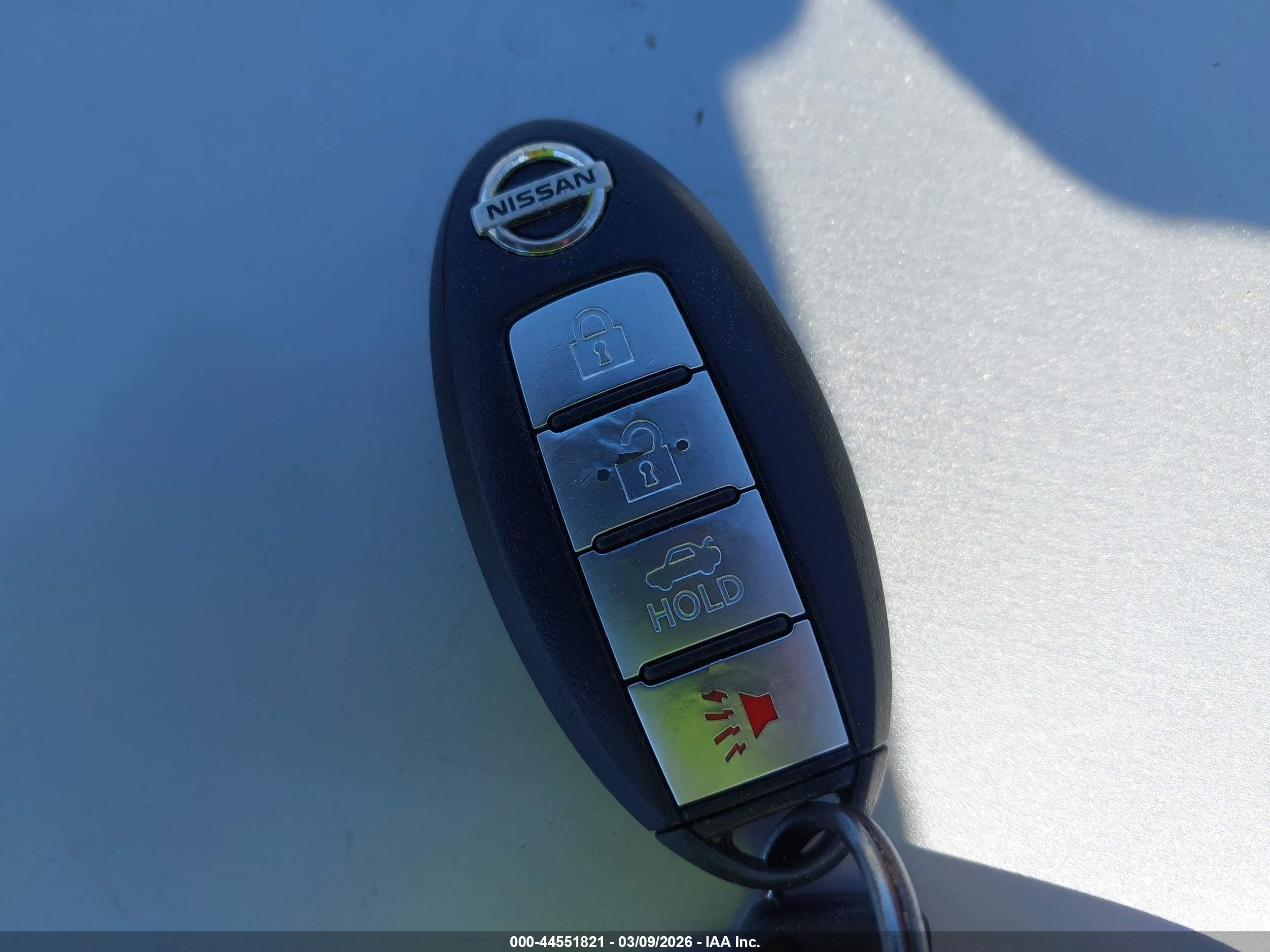 NISSAN MAXIMA image 11