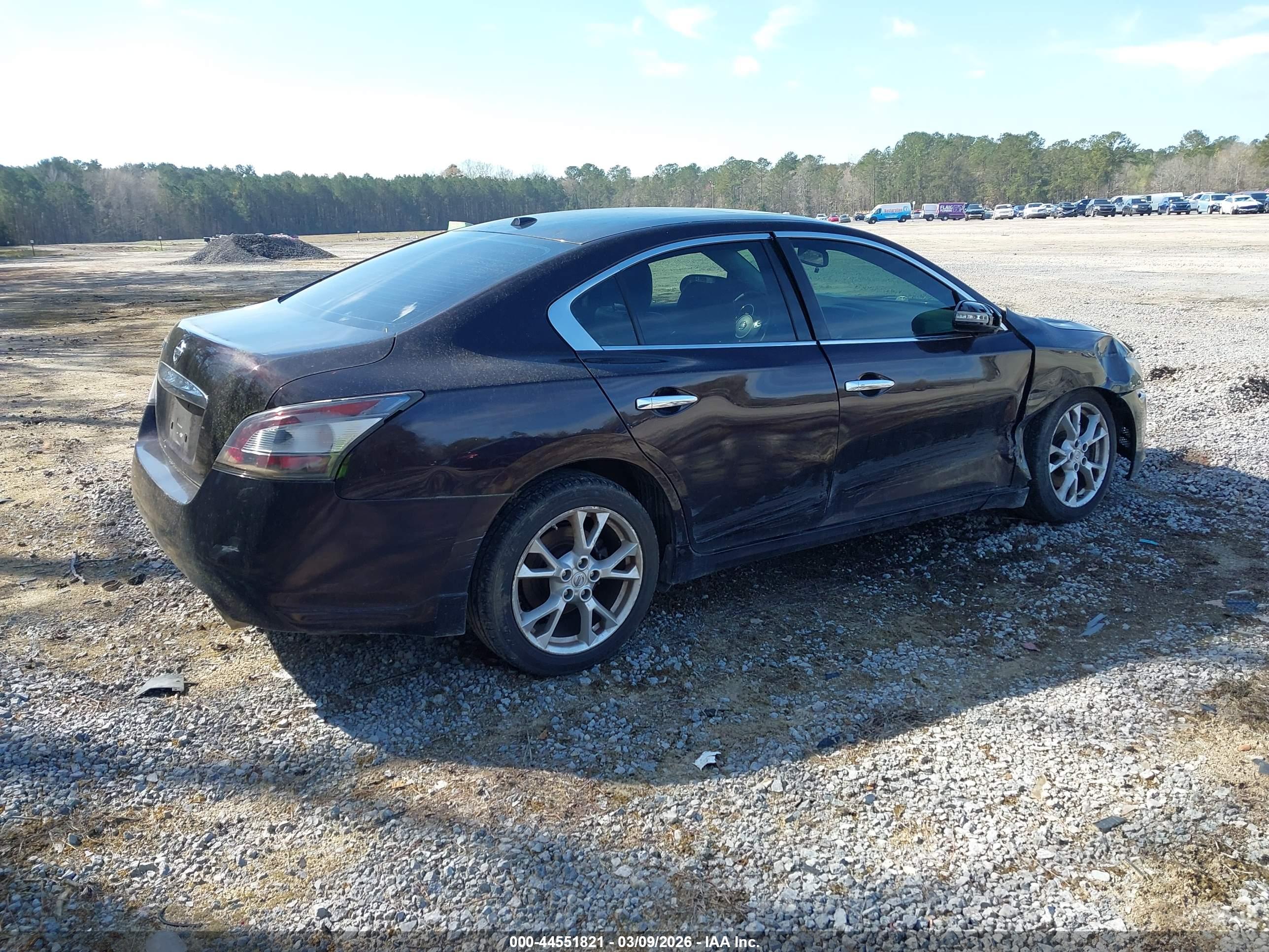 NISSAN MAXIMA image 4