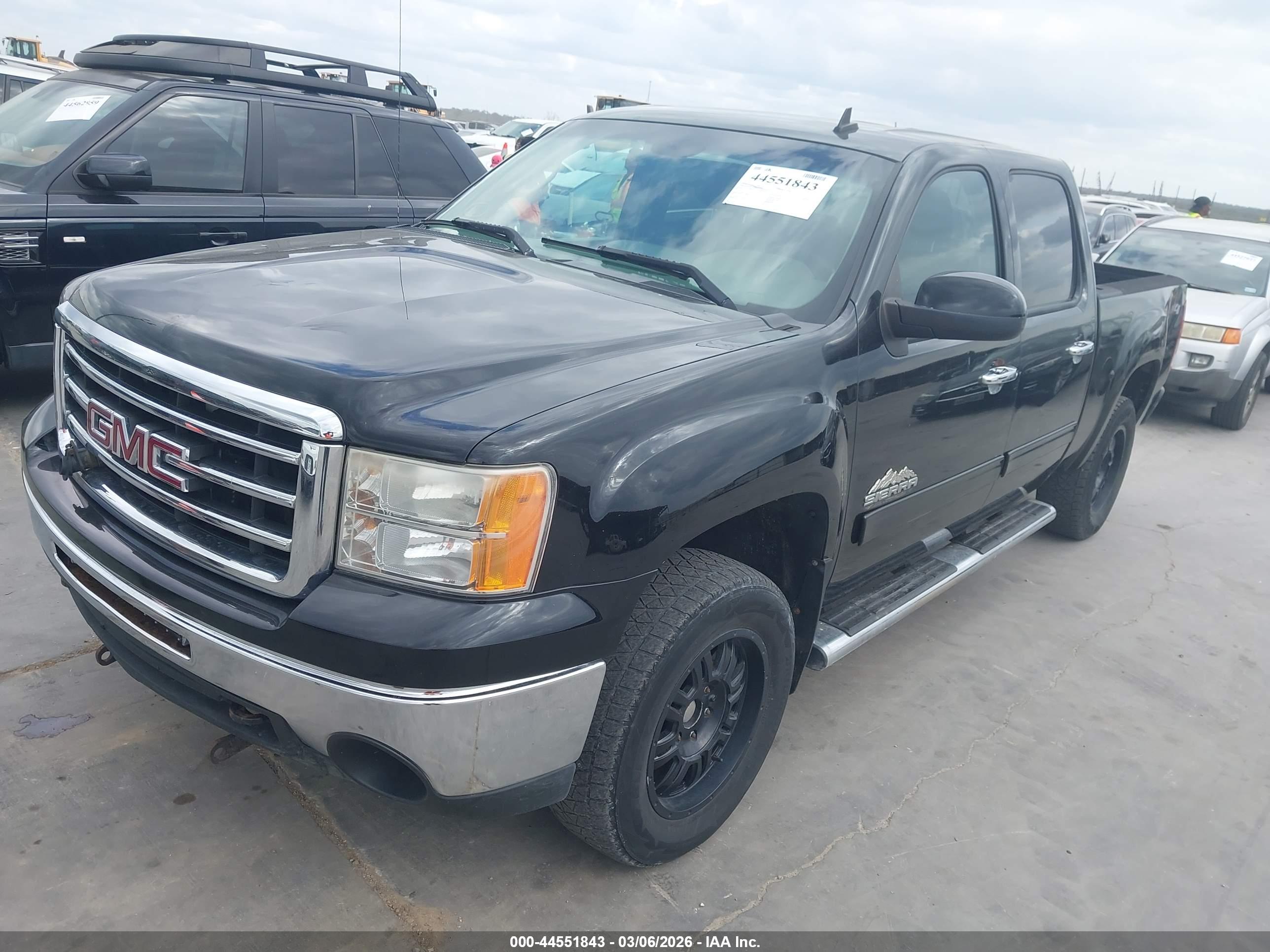 GMC SIERRA image 2