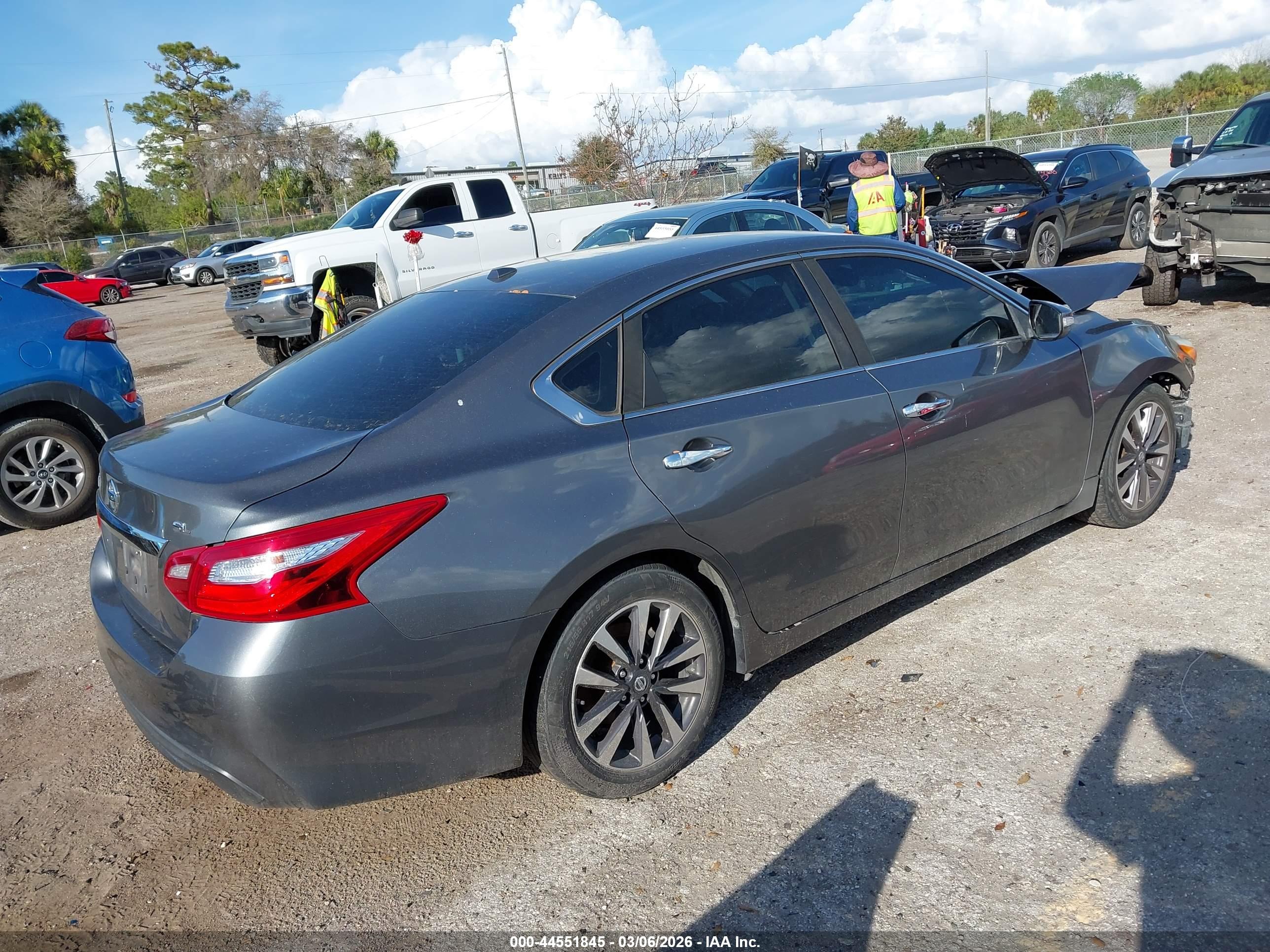 NISSAN ALTIMA image 4