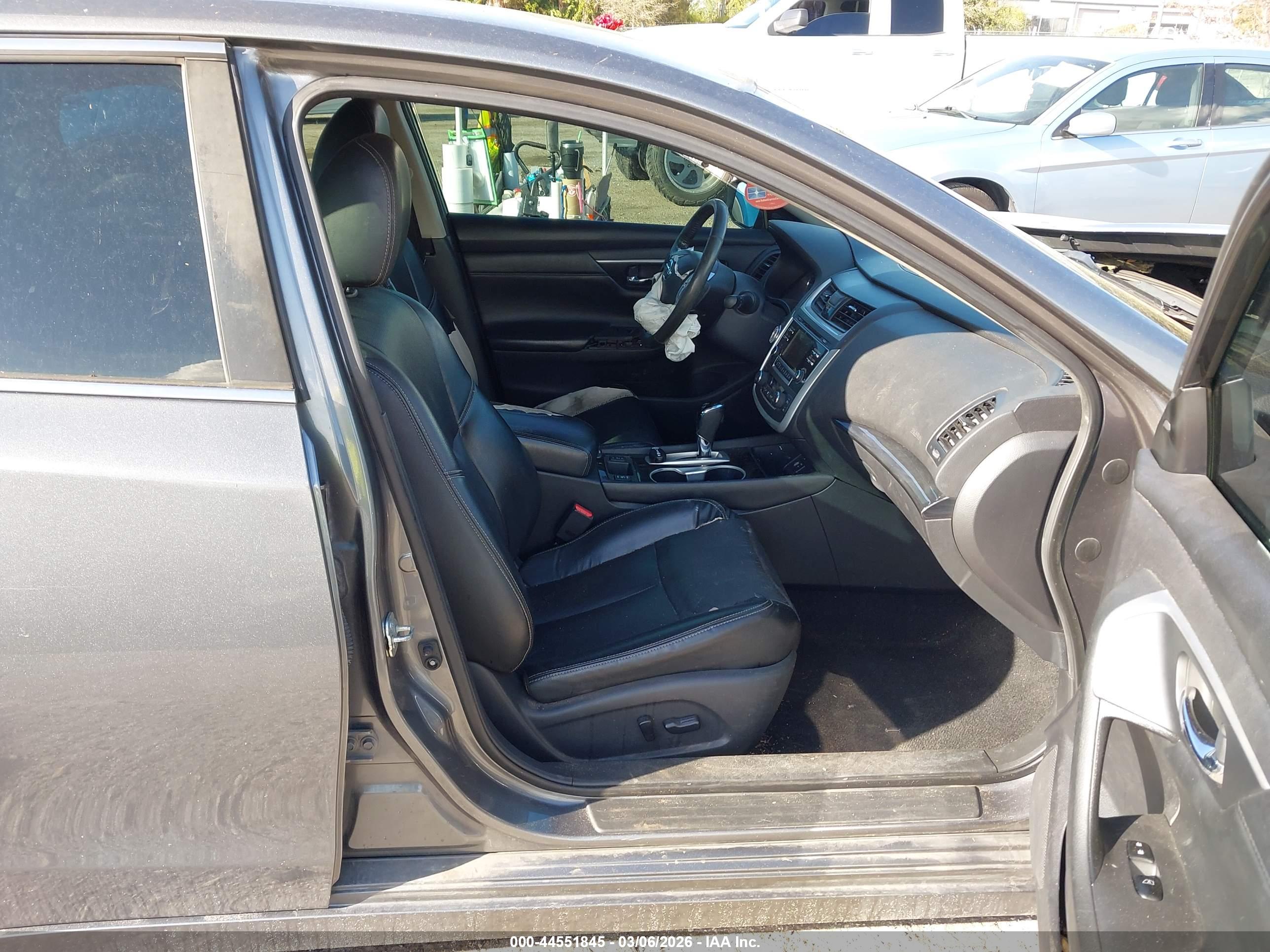 NISSAN ALTIMA image 5