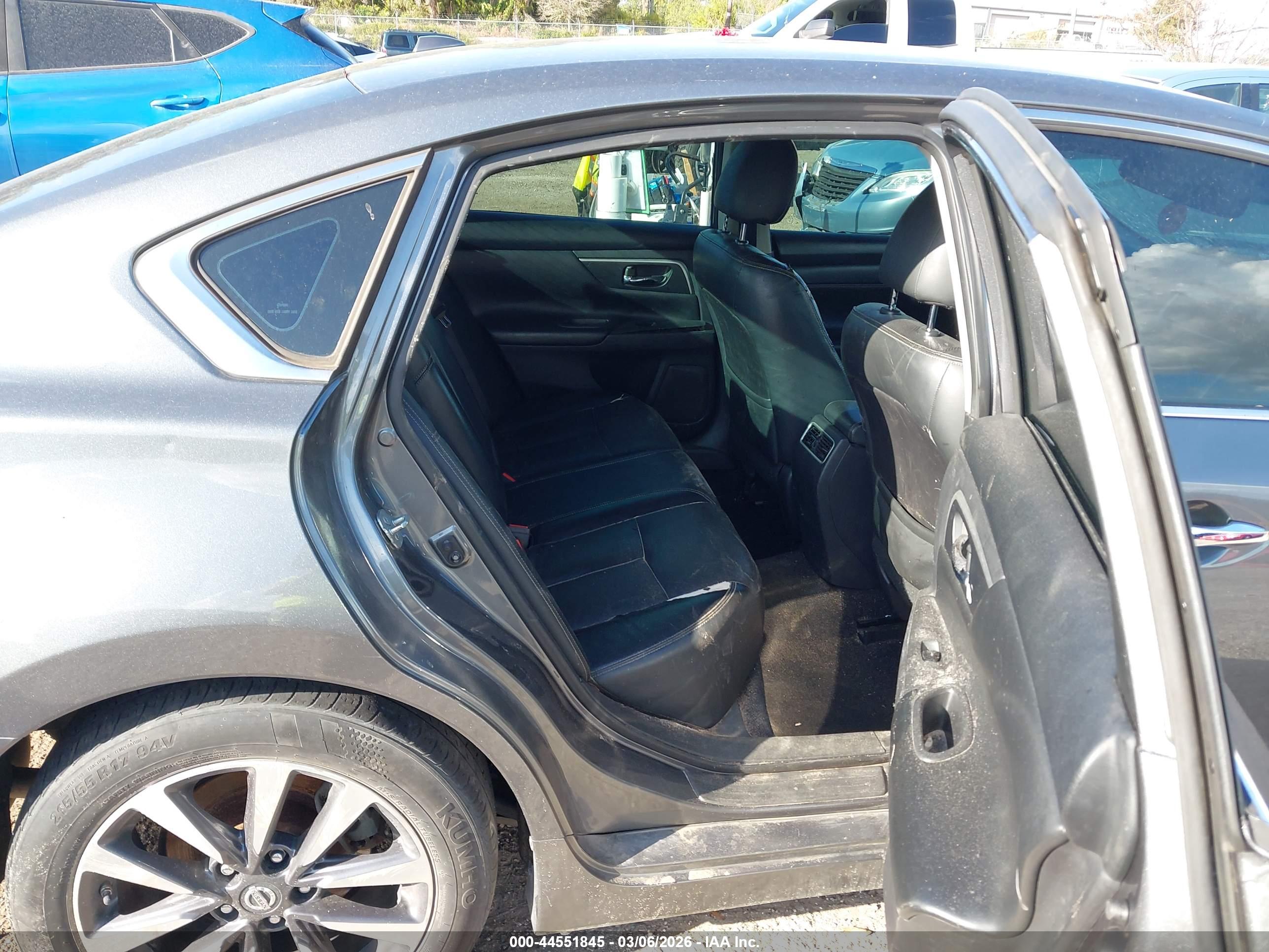 NISSAN ALTIMA image 8