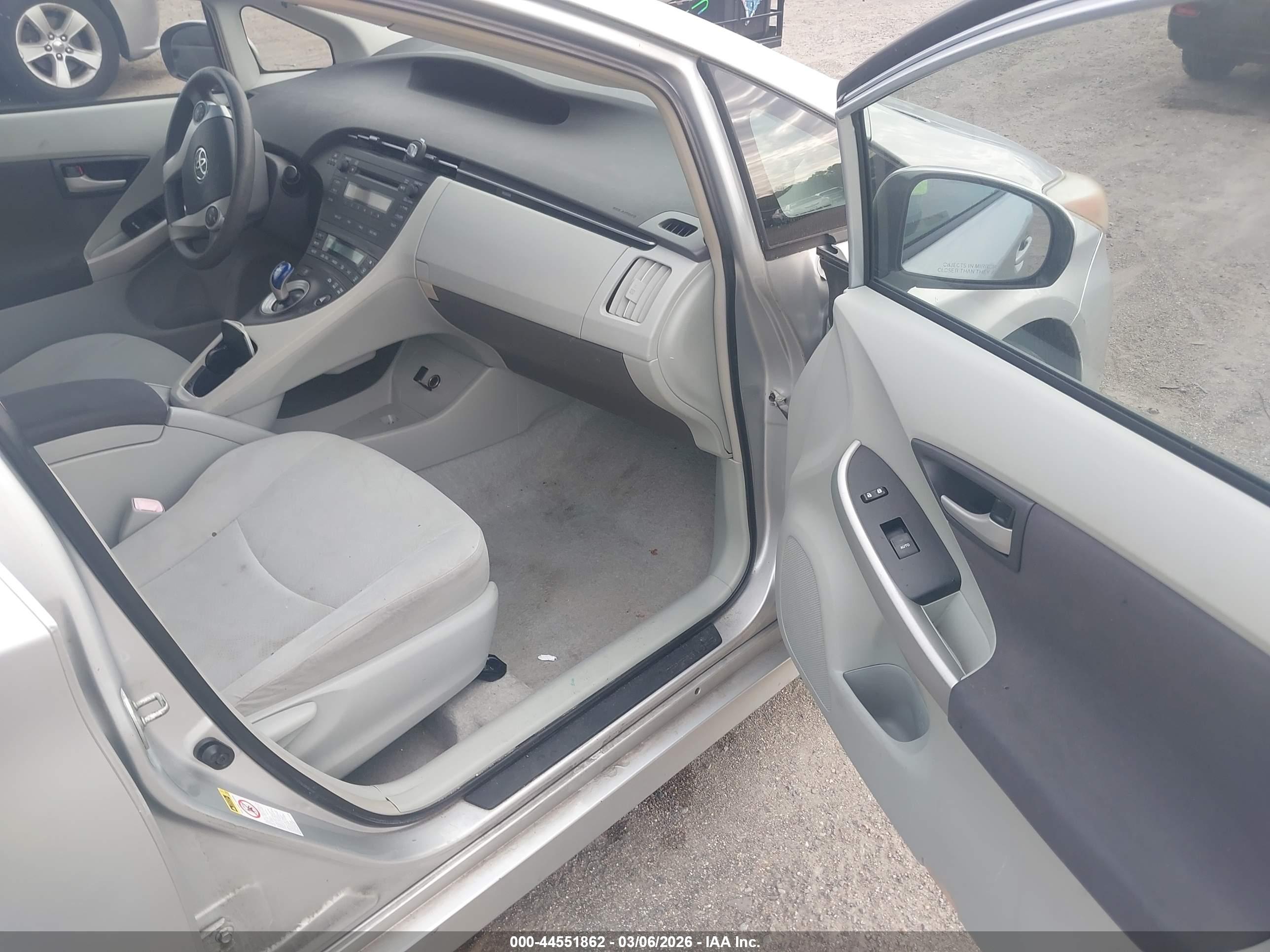 TOYOTA PRIUS image 5