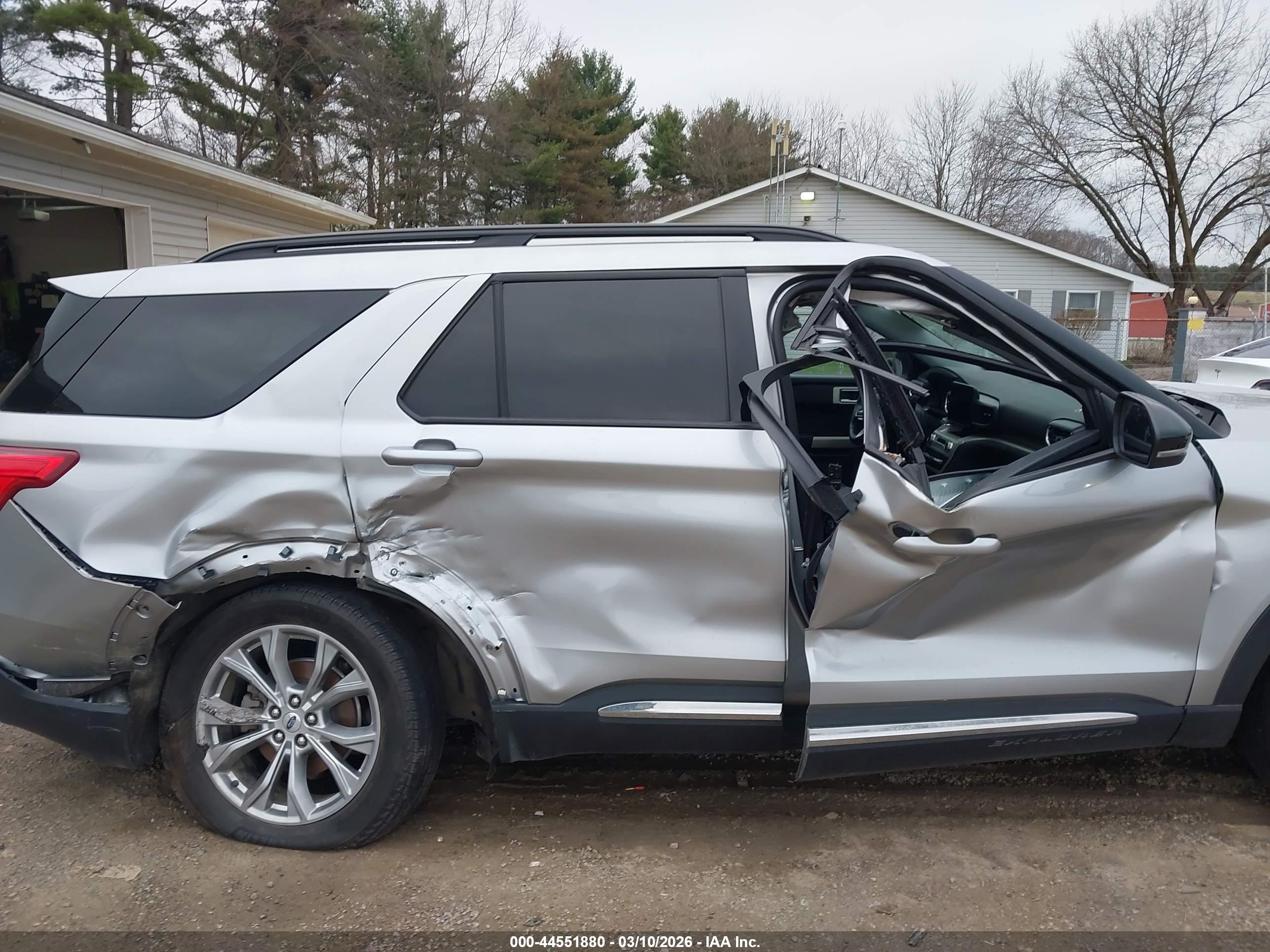 FORD EXPLORER image 6