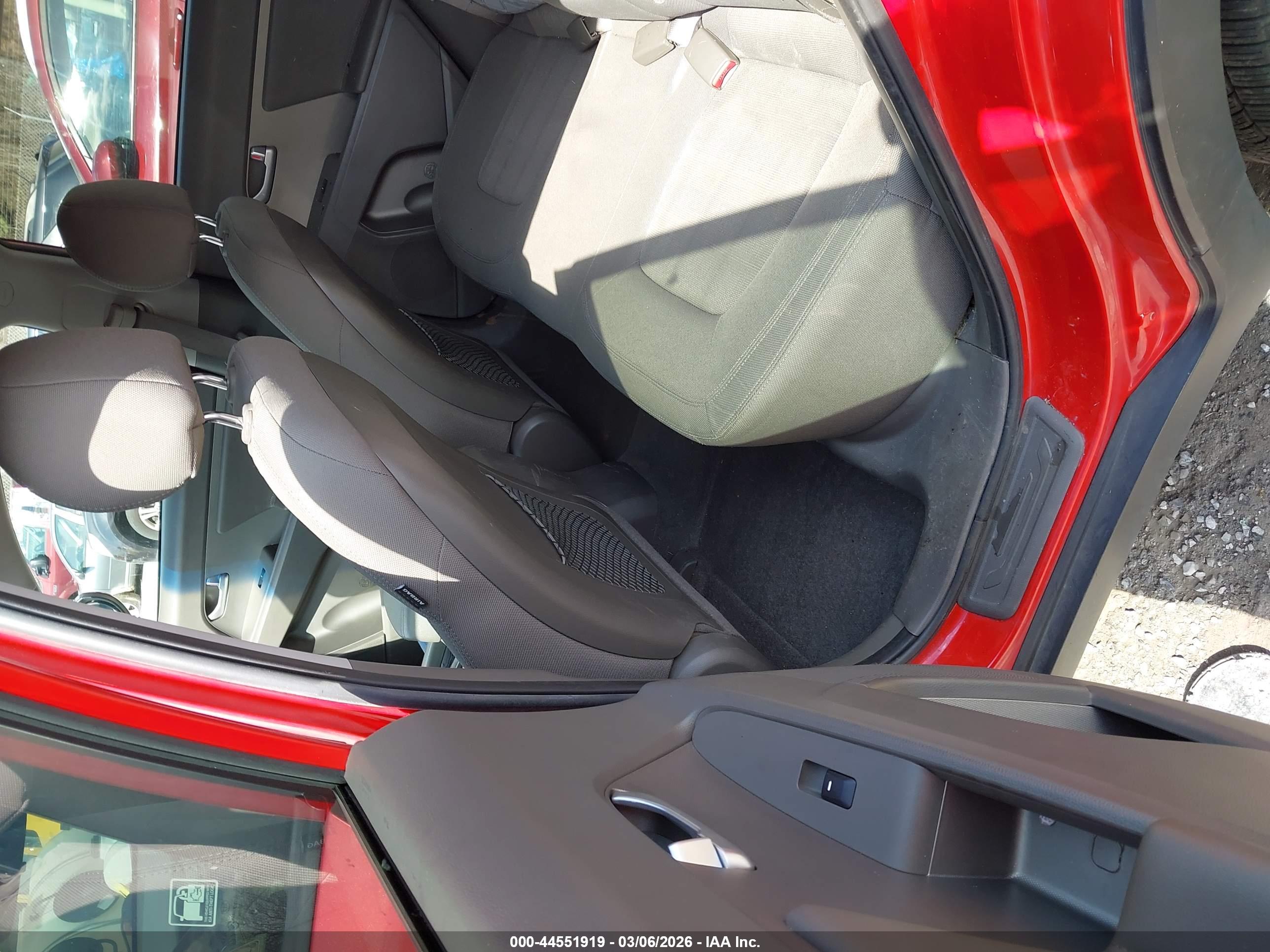 KIA SPORTAGE image 8