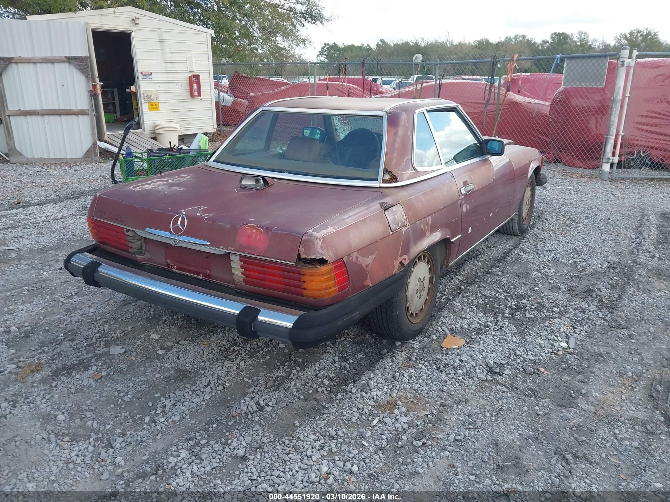 MERCEDES-BENZ 560 image 4