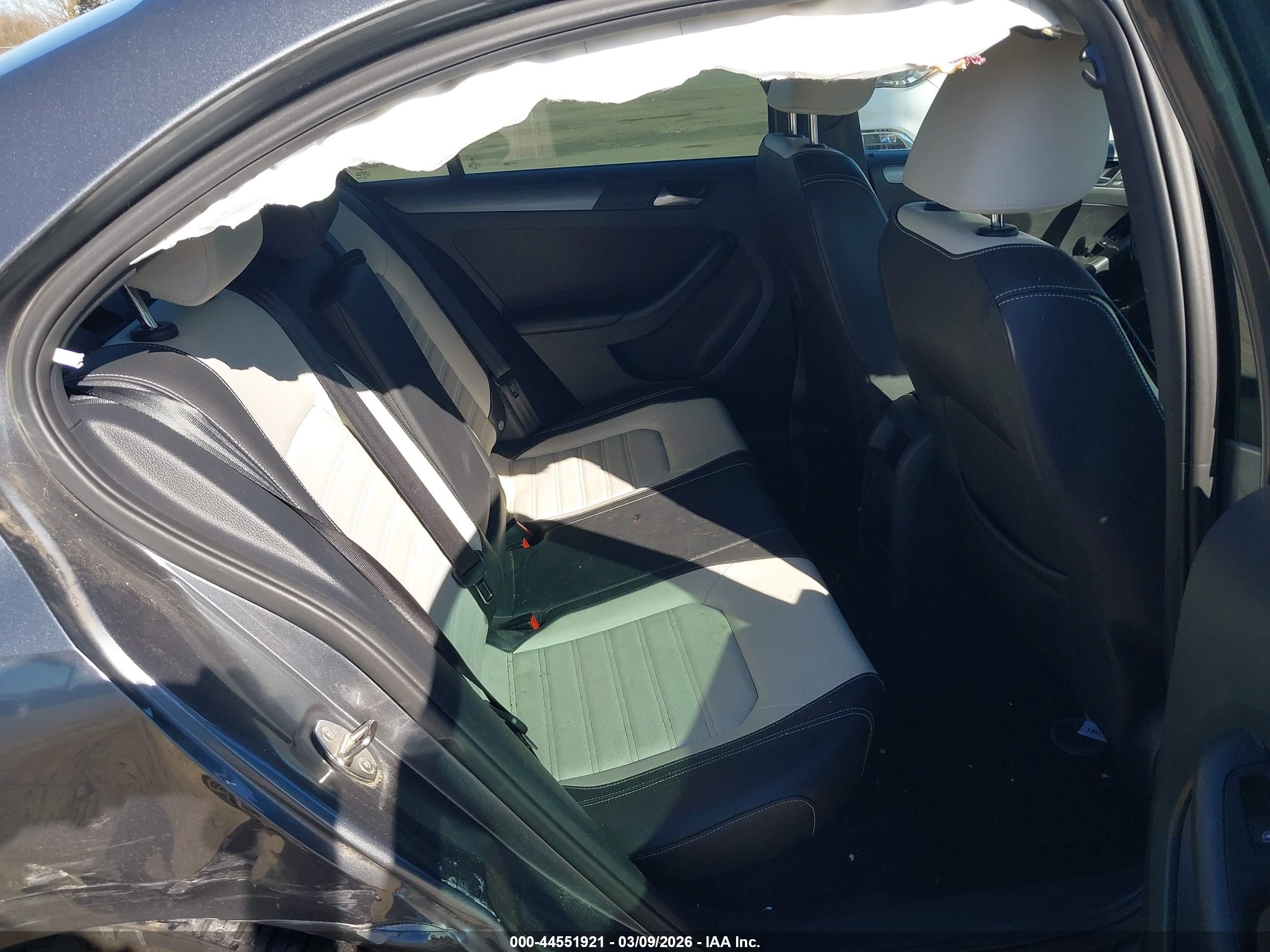 VOLKSWAGEN JETTA image 8