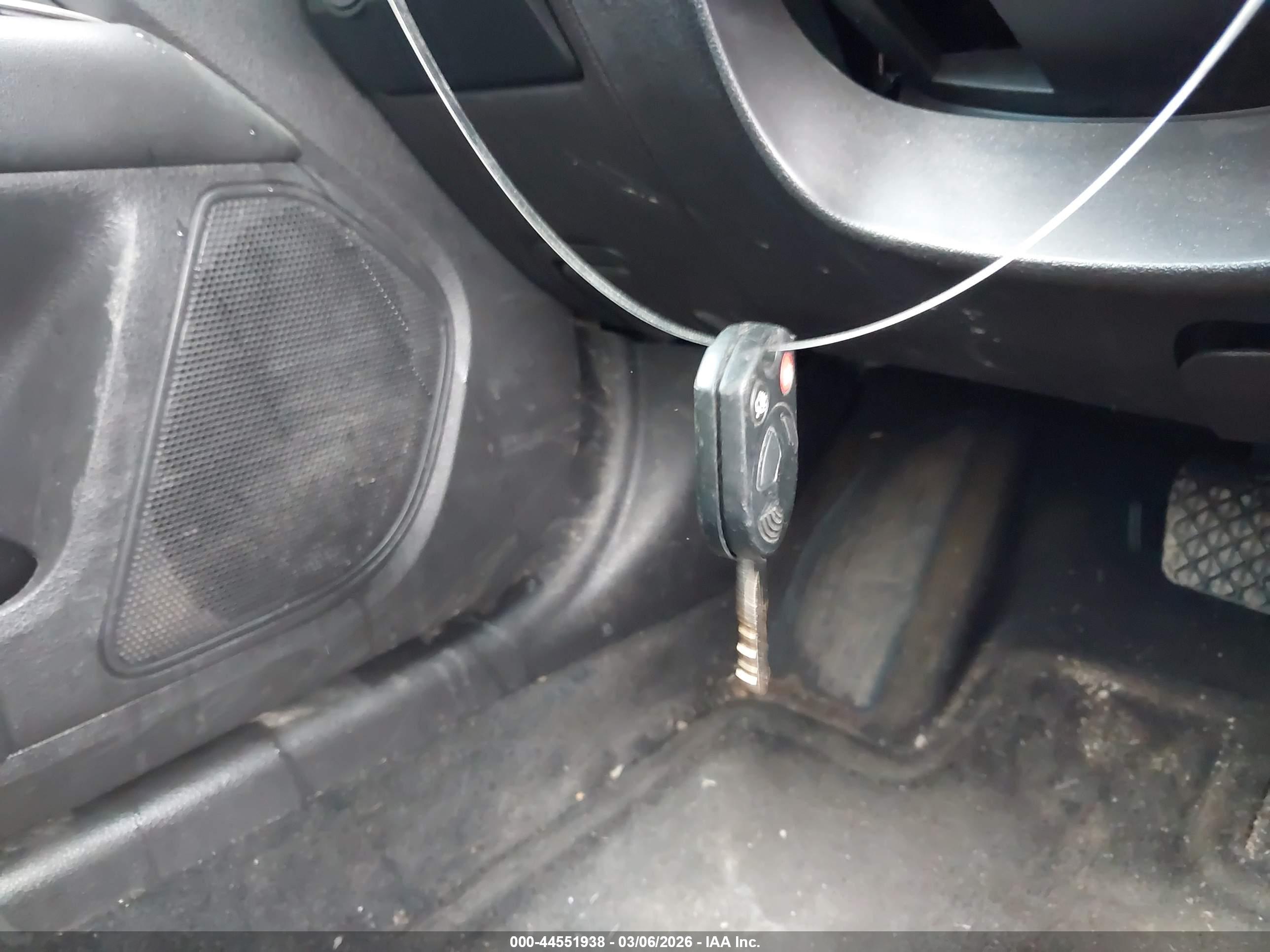 FORD FUSION image 11