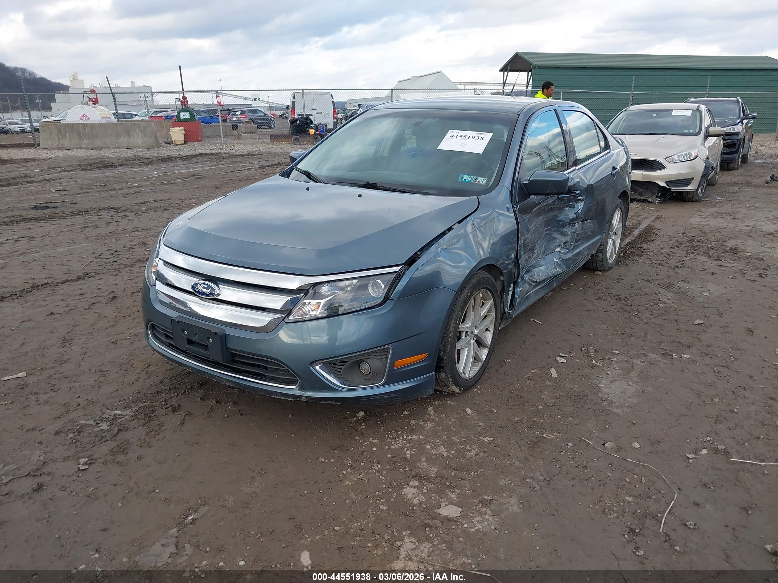 FORD FUSION image 2