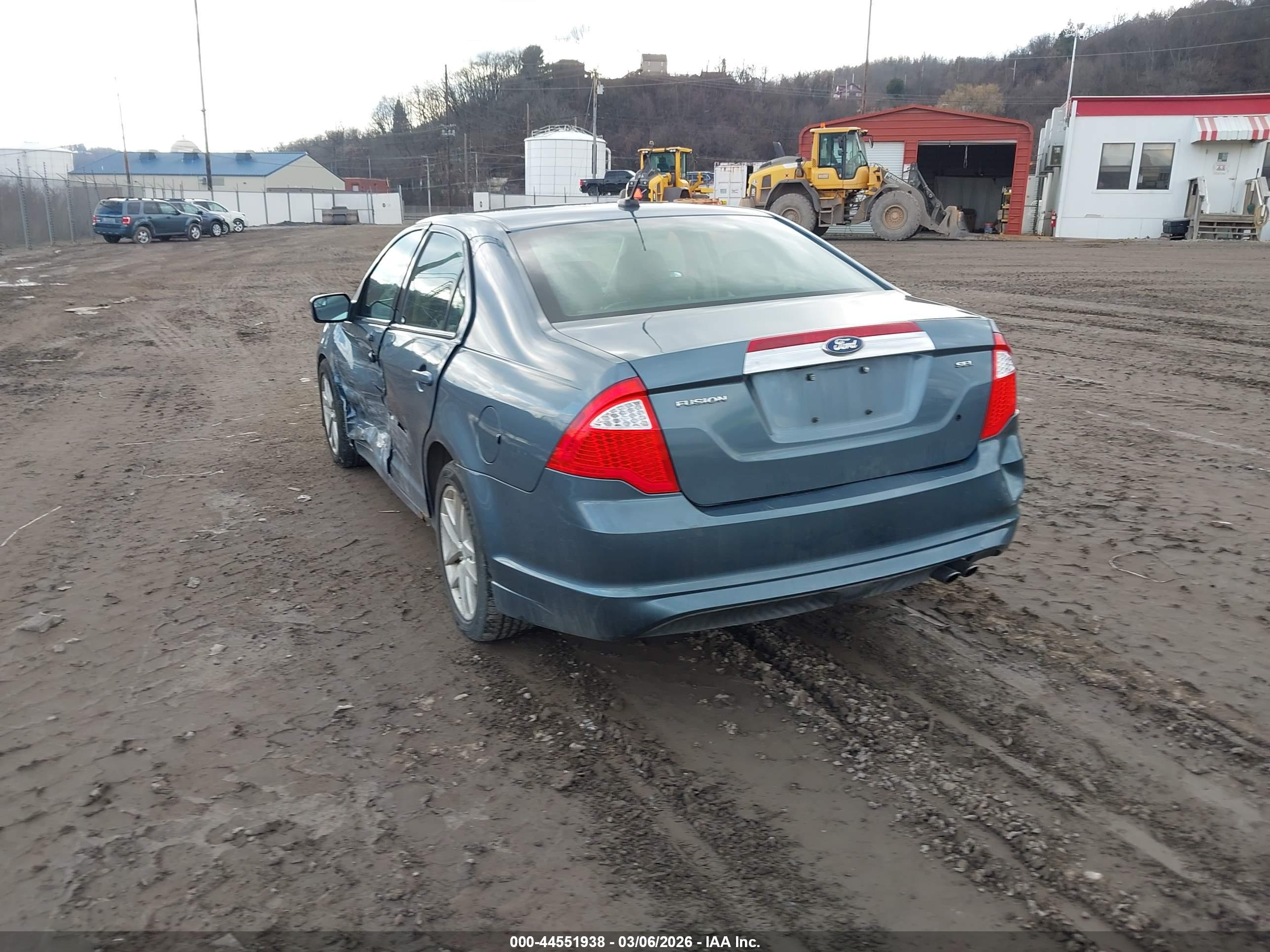FORD FUSION image 3