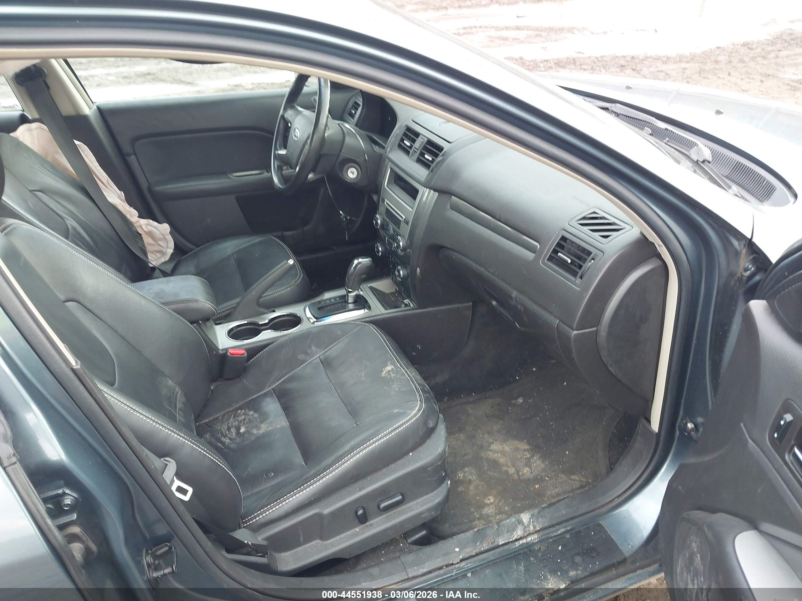 FORD FUSION image 5
