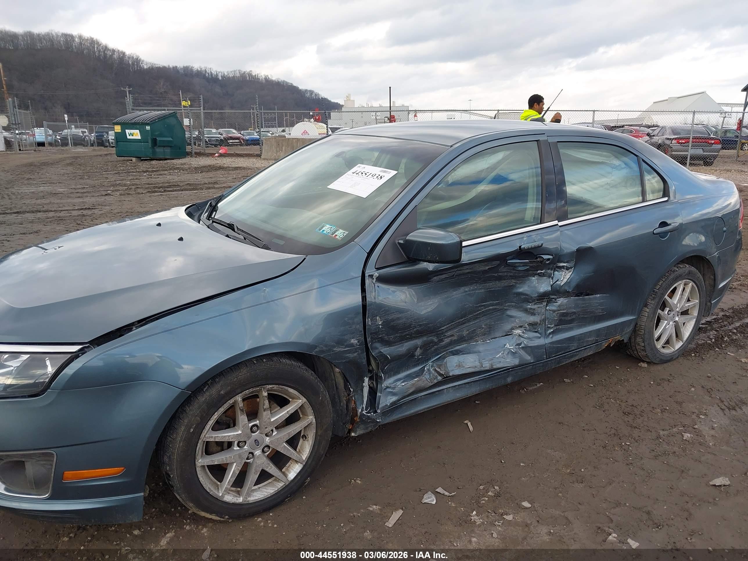FORD FUSION image 6