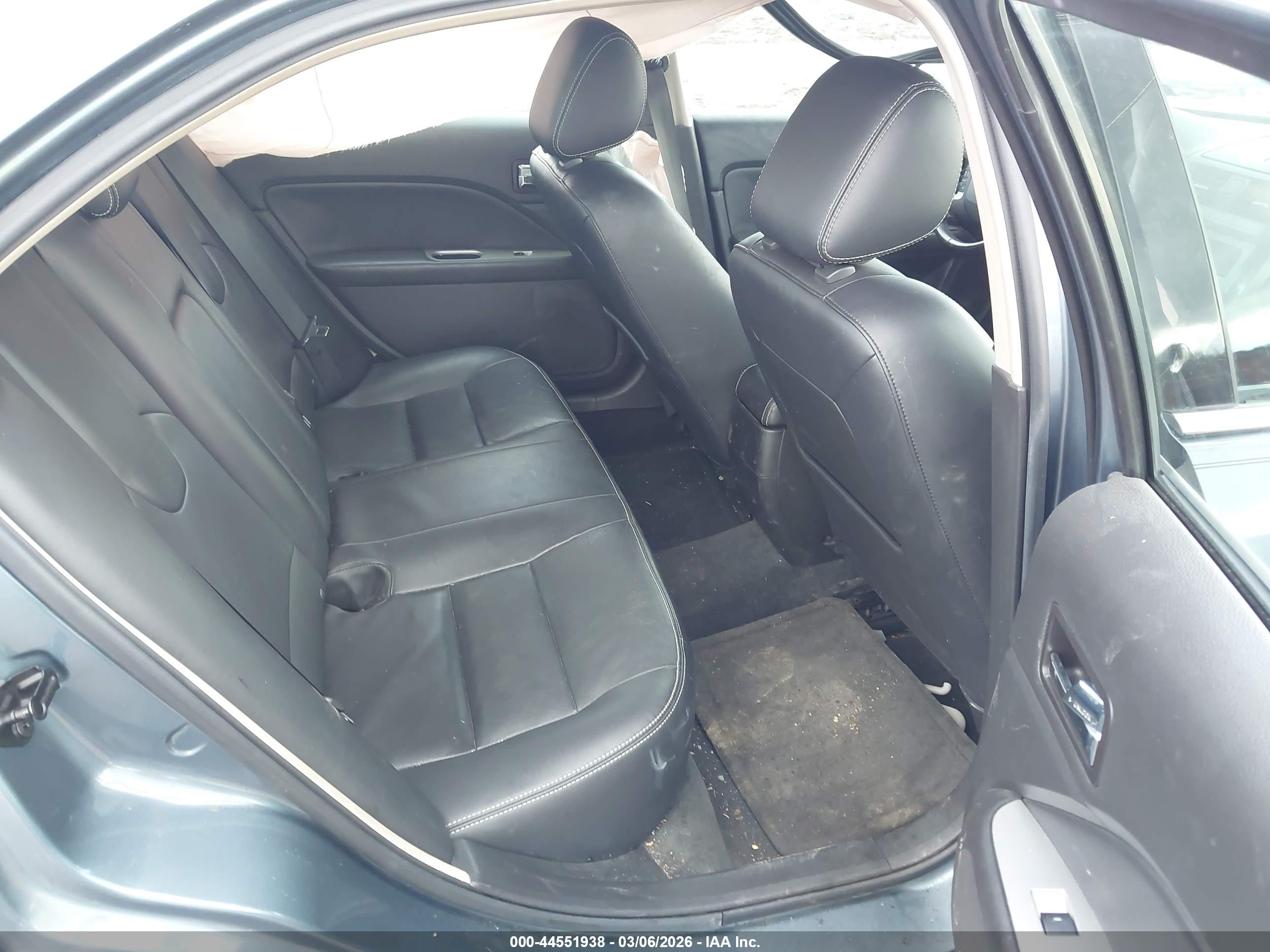 FORD FUSION image 8