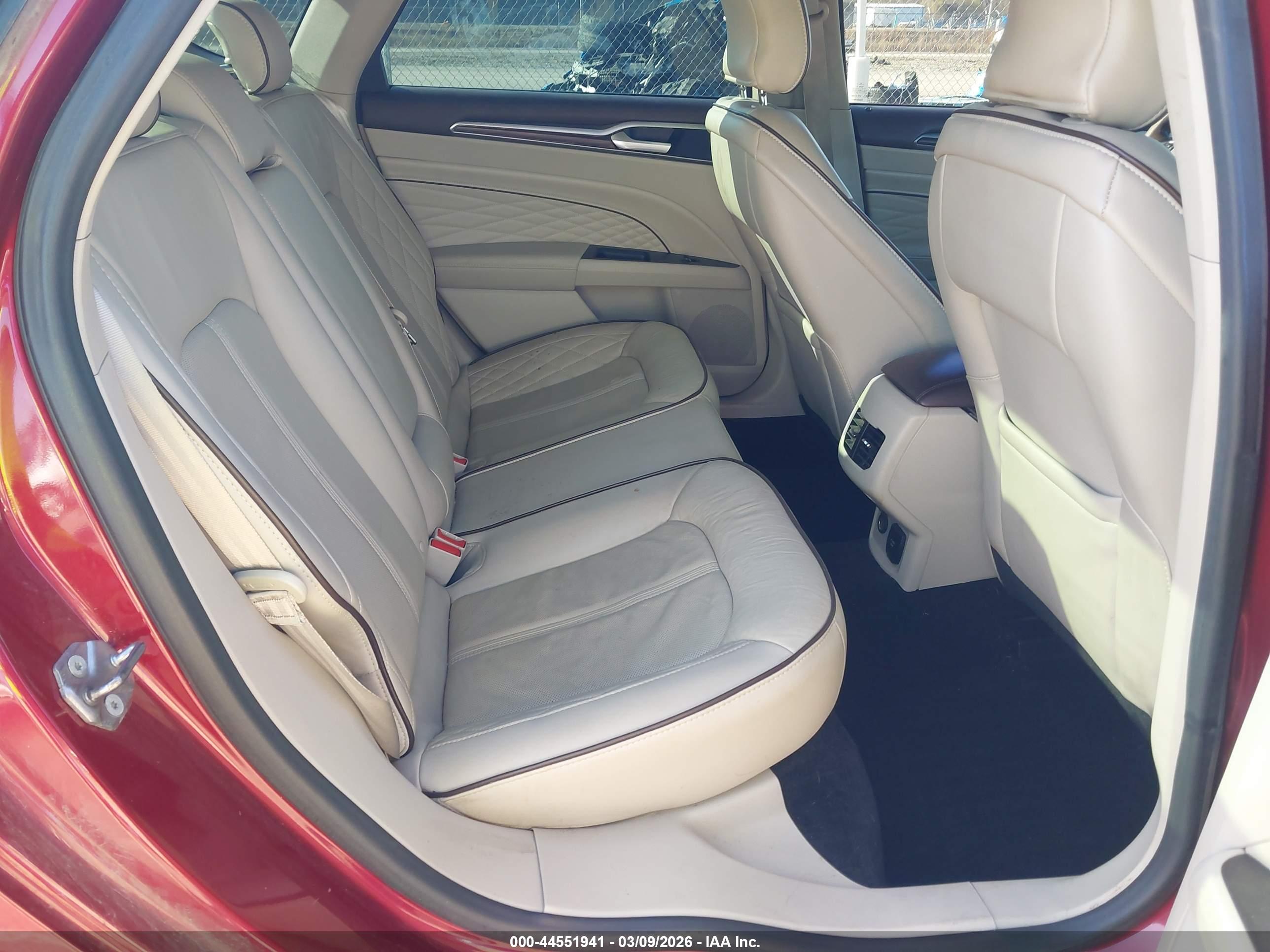 FORD FUSION image 8