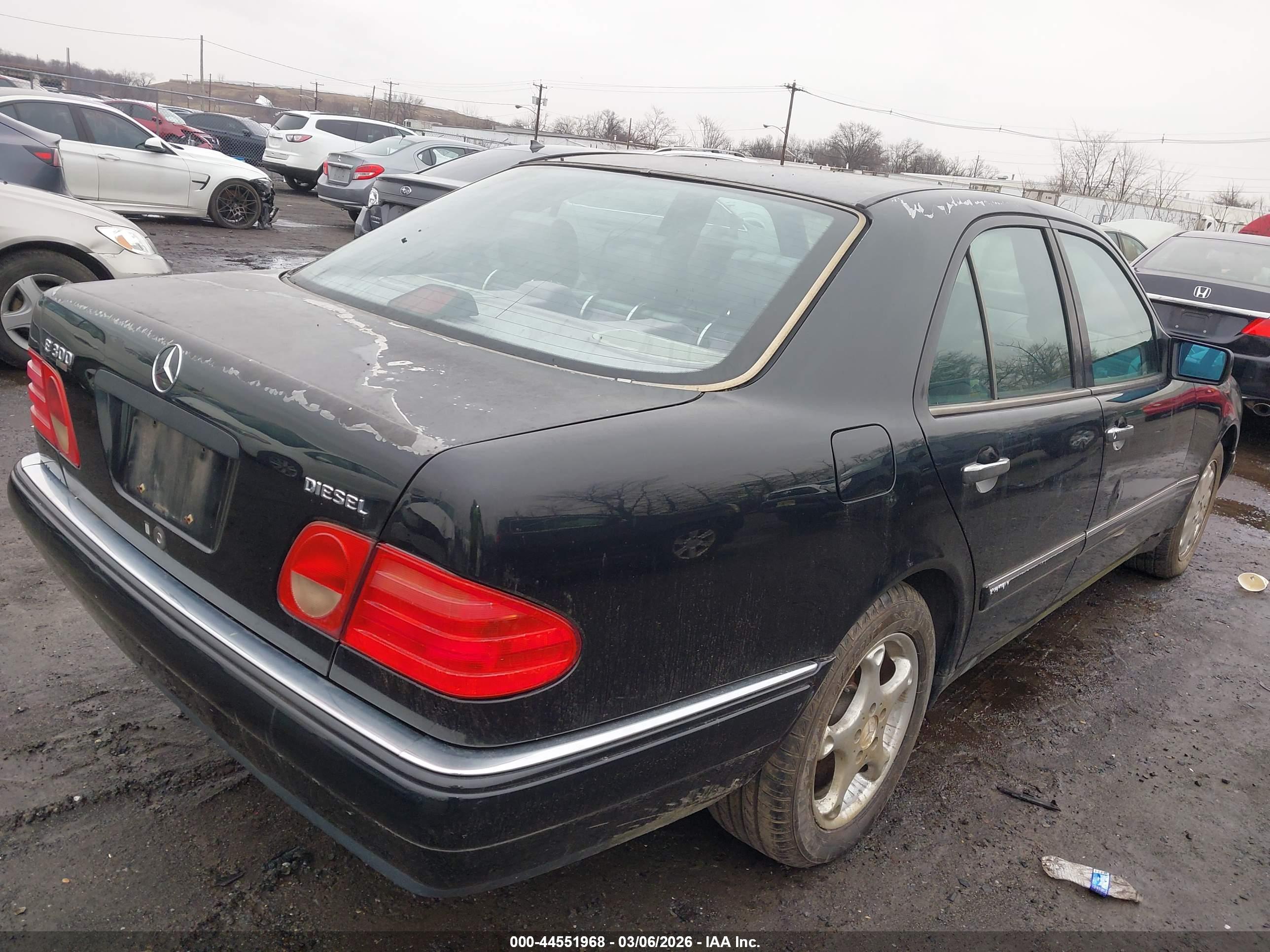 MERCEDES-BENZ E image 4