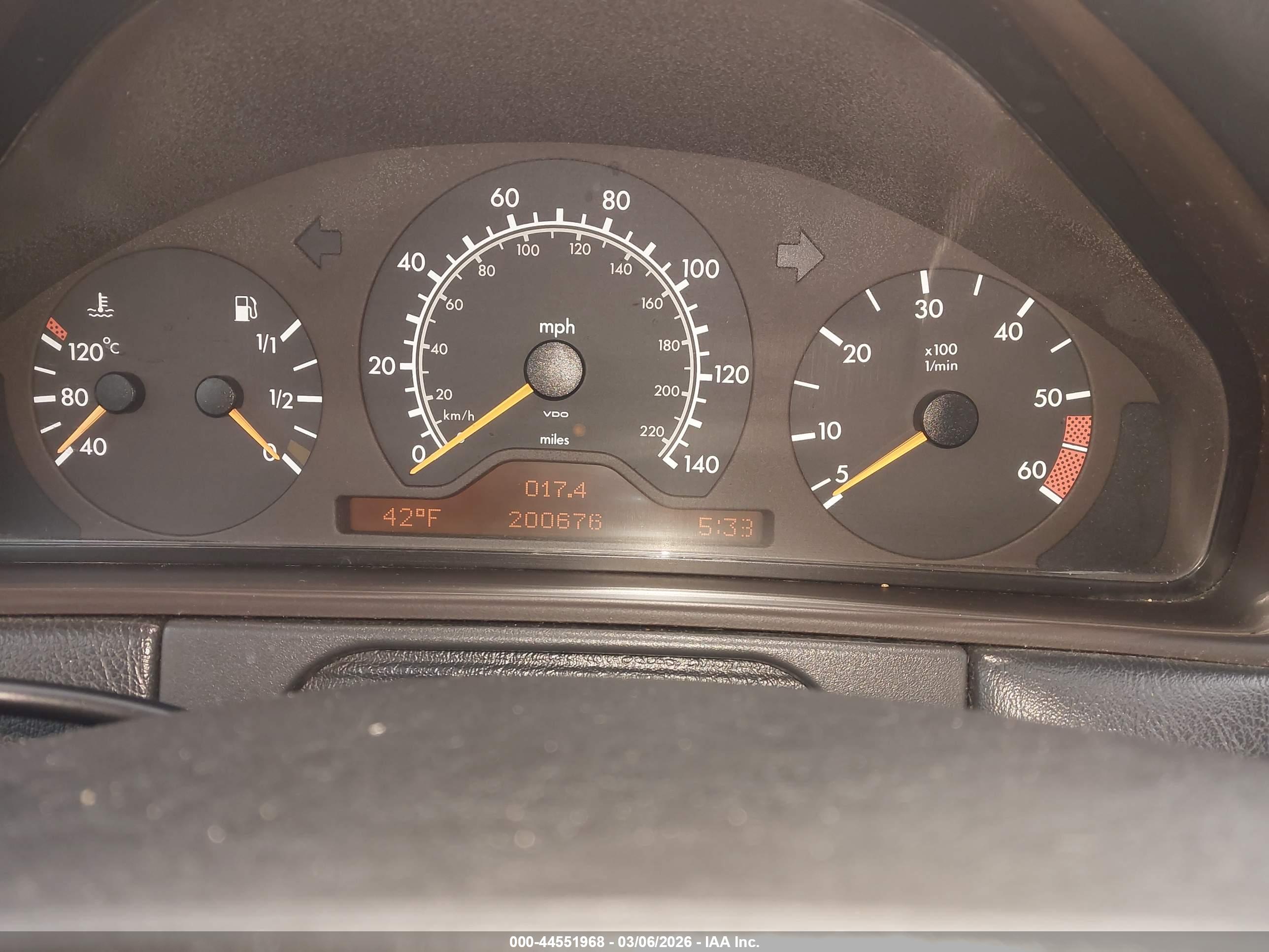 MERCEDES-BENZ E image 7