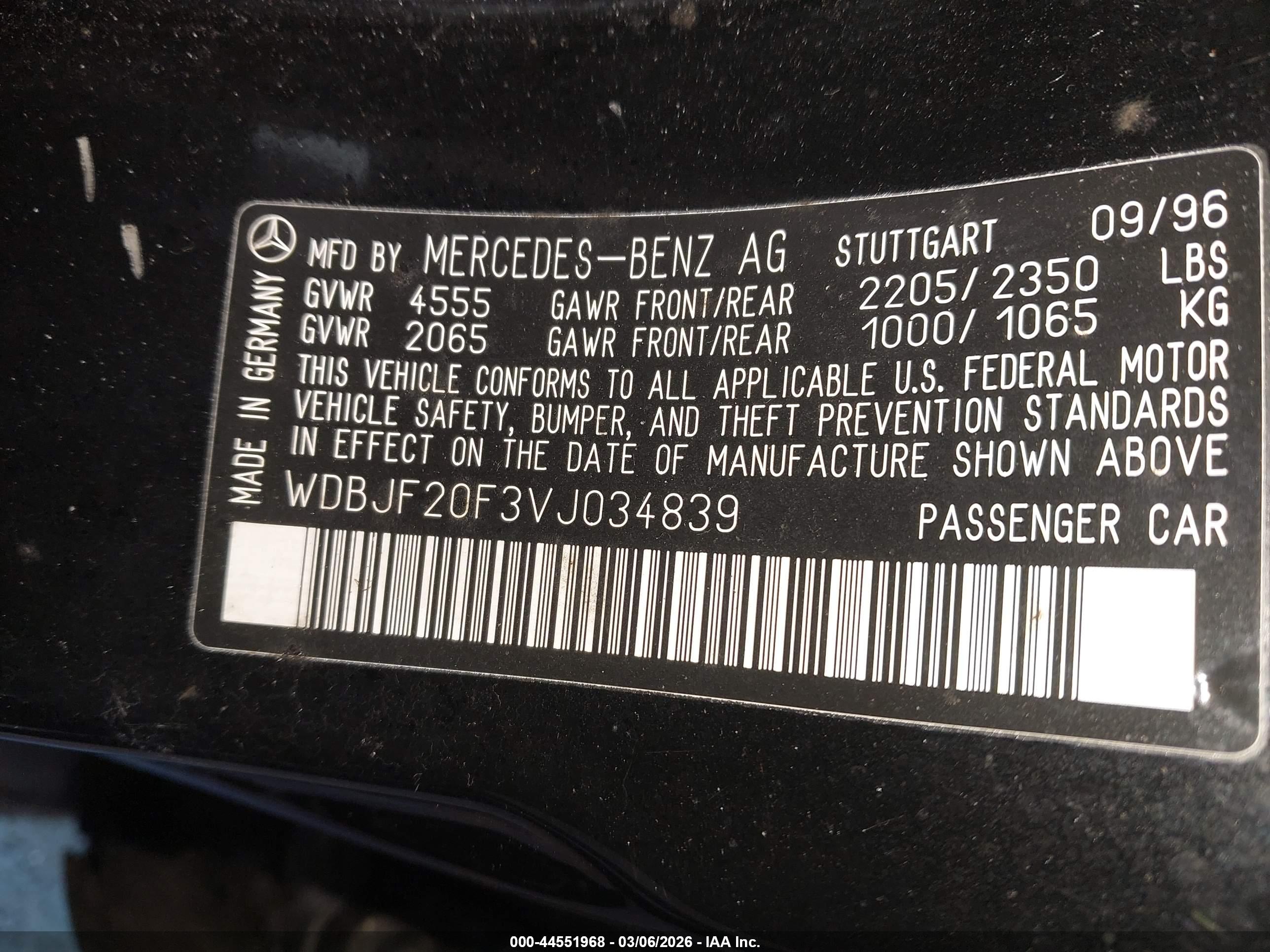 MERCEDES-BENZ E image 9
