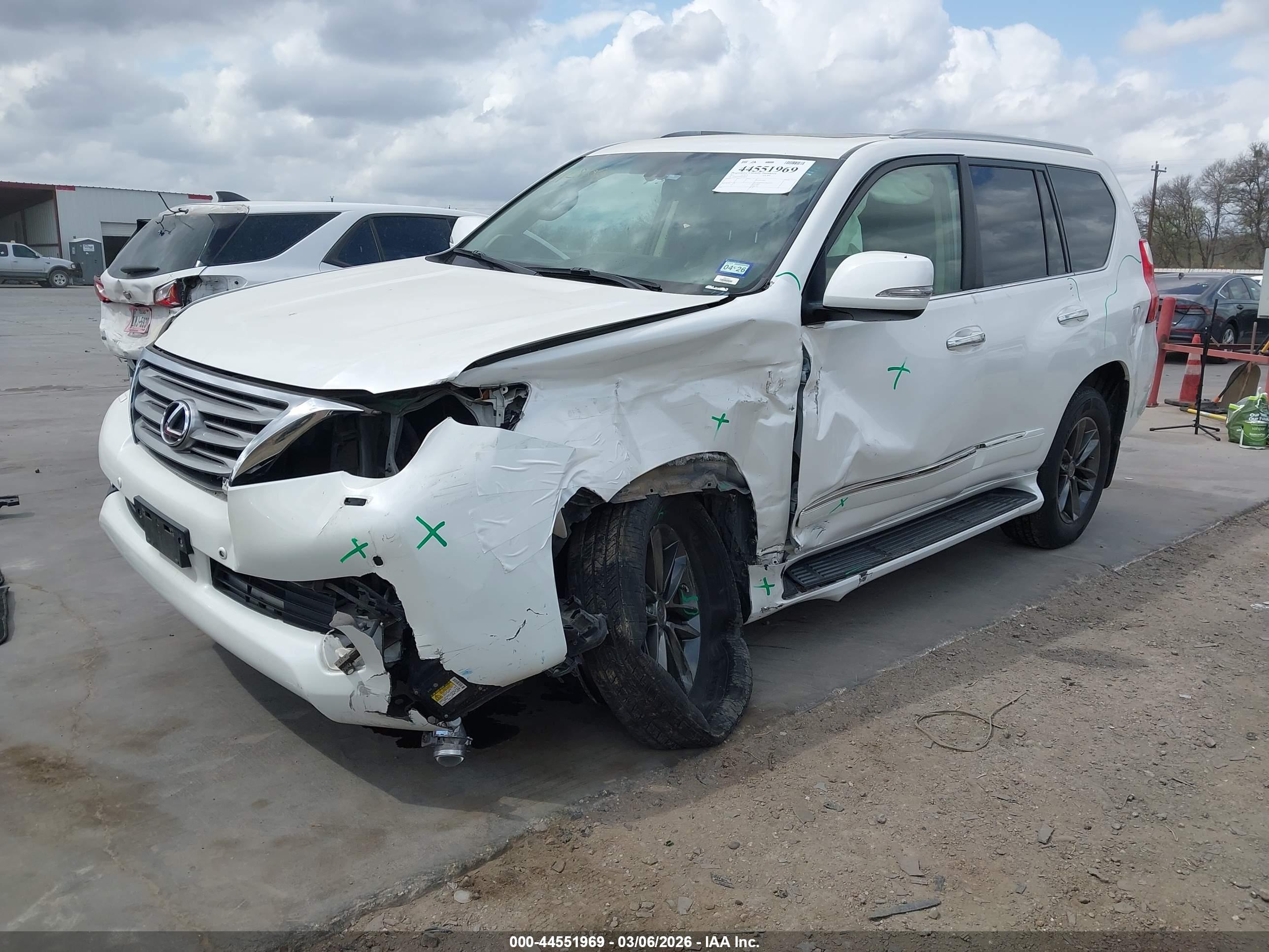LEXUS GX image 2