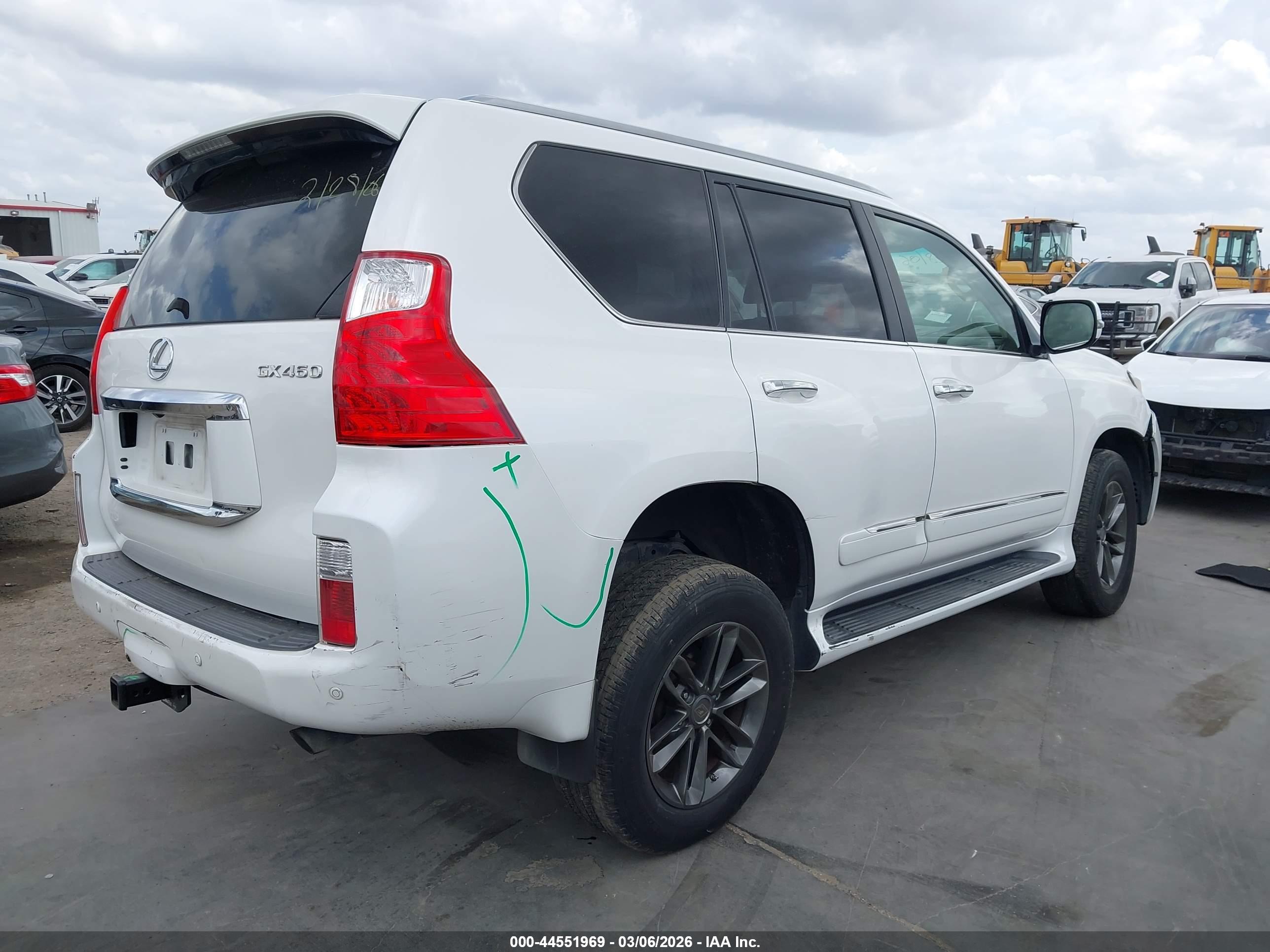 LEXUS GX image 4