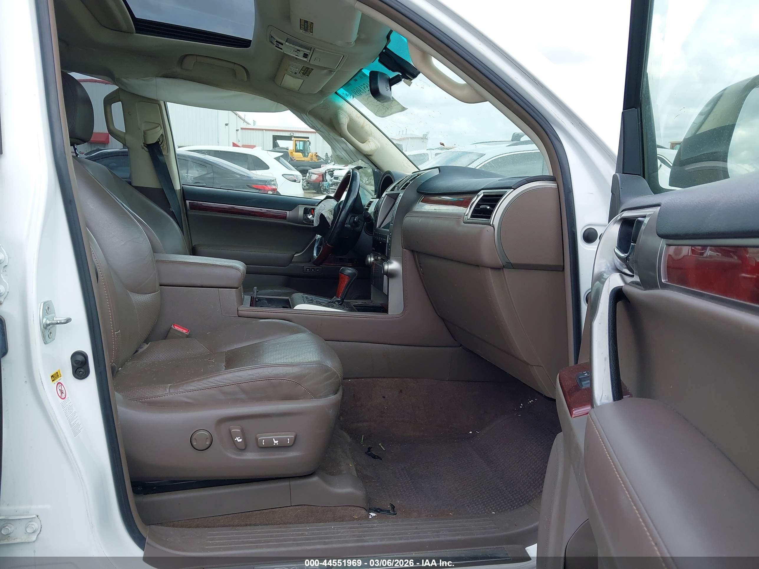 LEXUS GX image 5
