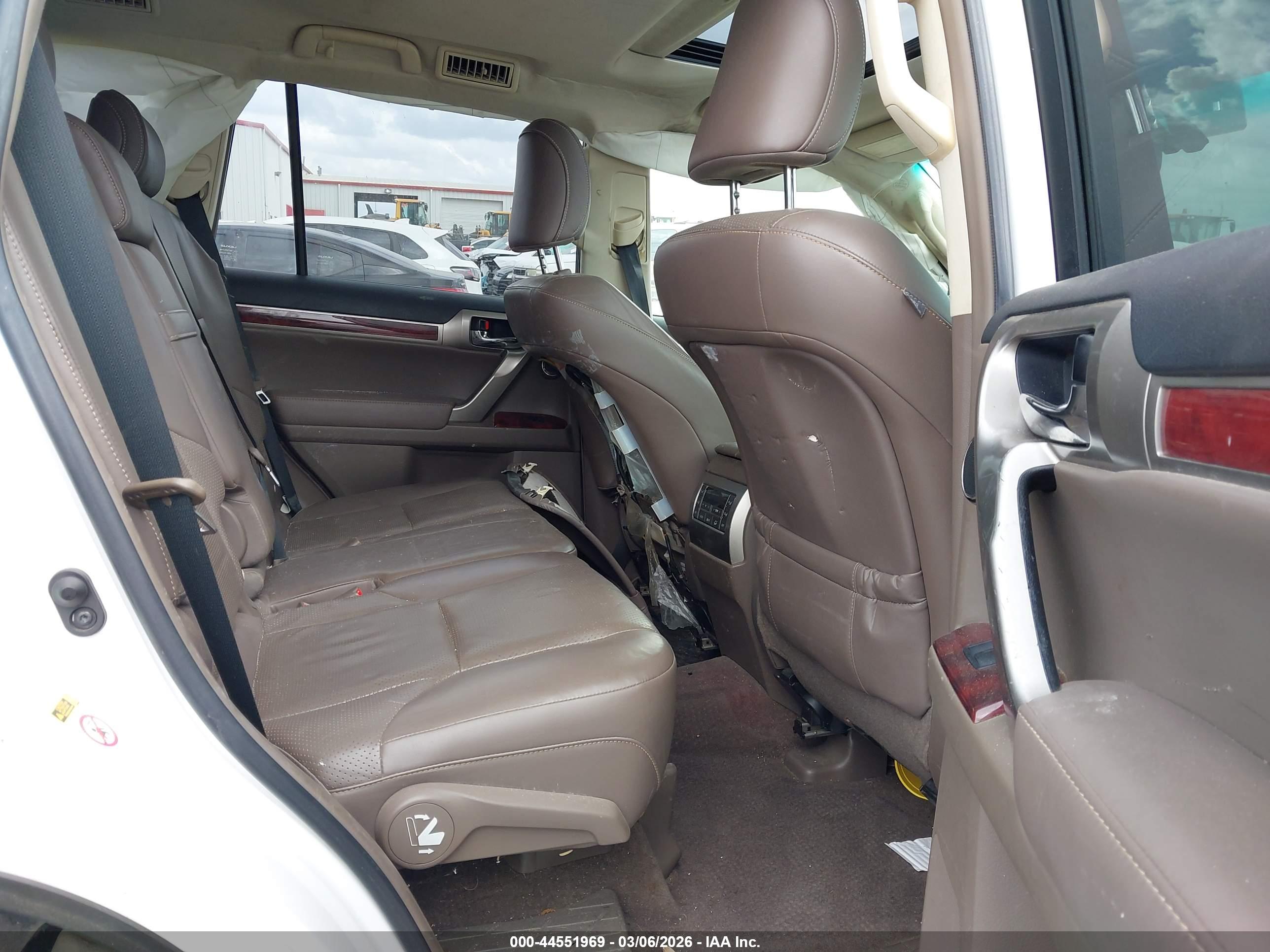 LEXUS GX image 8