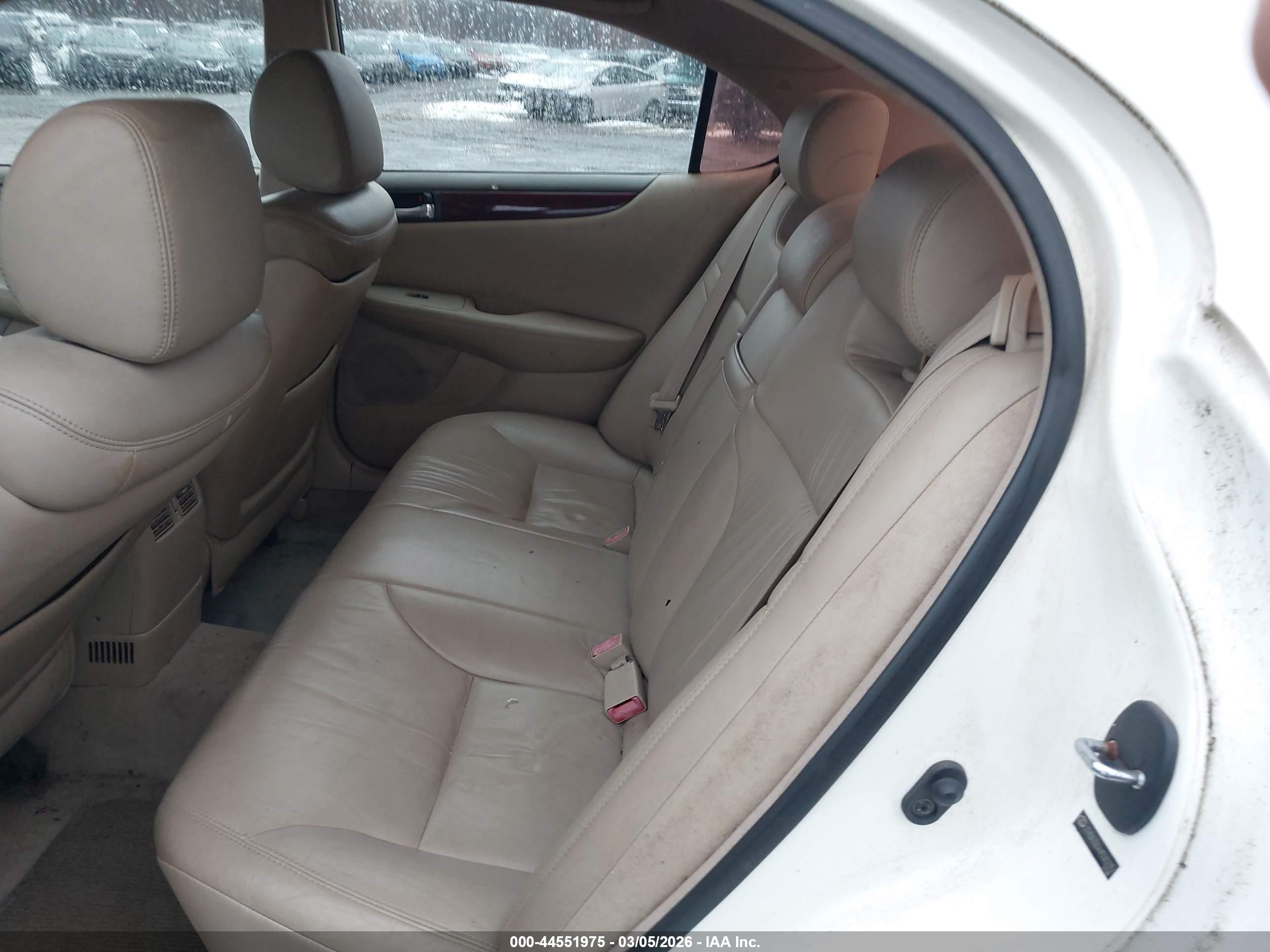 LEXUS ES image 8