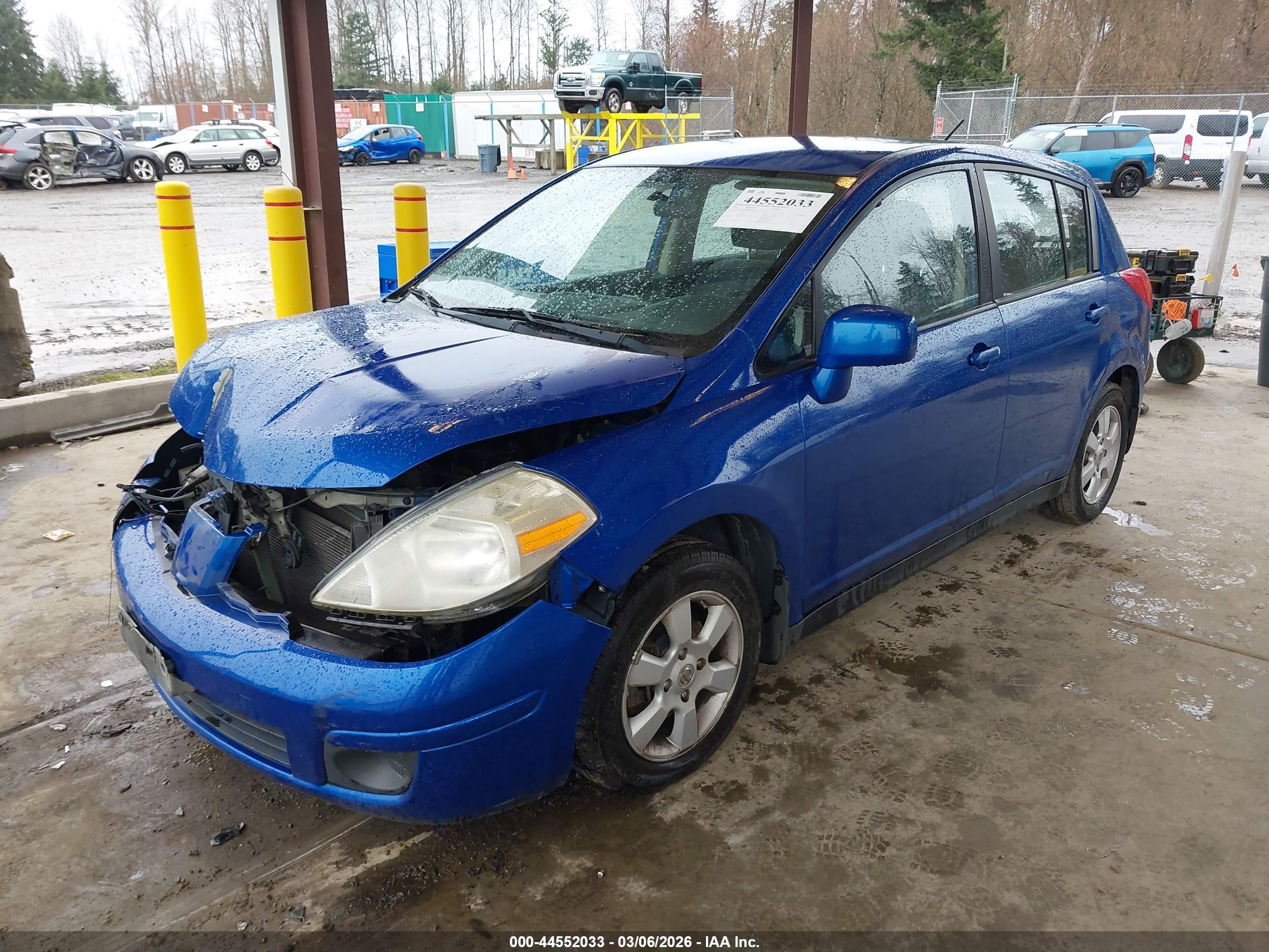 NISSAN VERSA image 2
