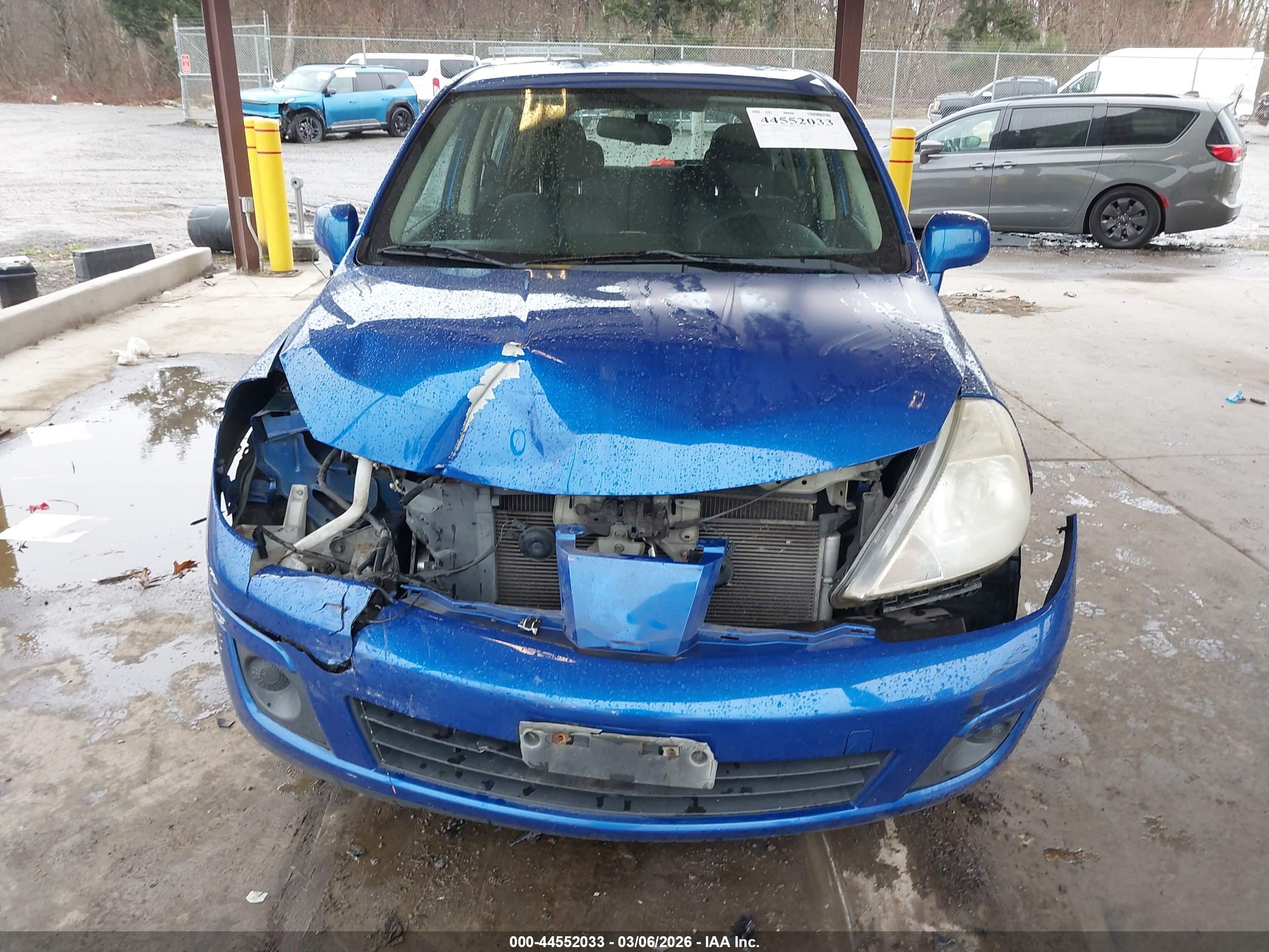 NISSAN VERSA image 6
