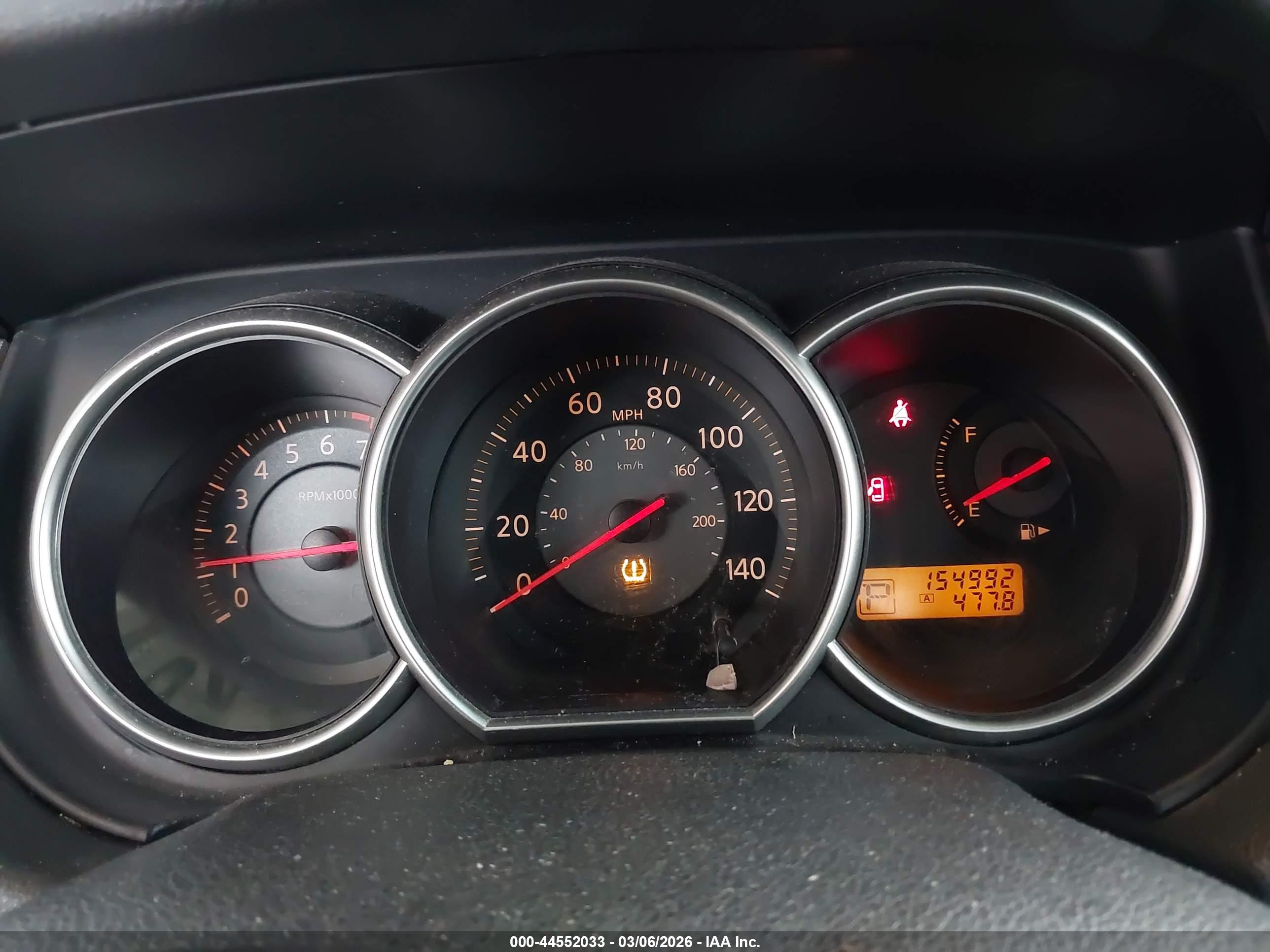 NISSAN VERSA image 7