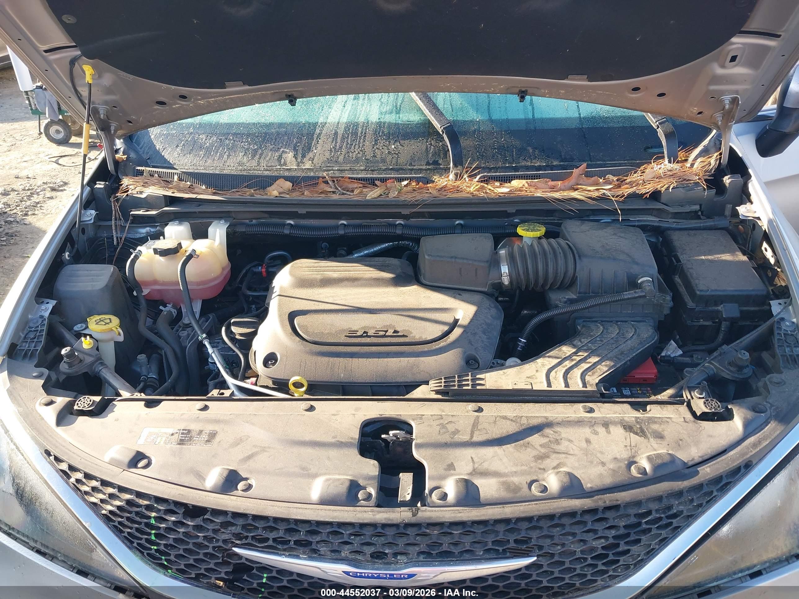 CHRYSLER VOYAGER image 10