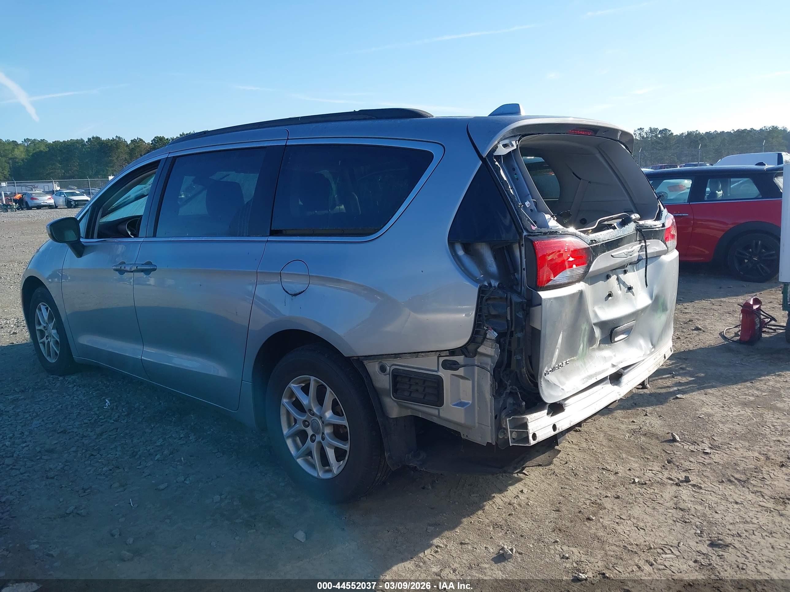 CHRYSLER VOYAGER image 6