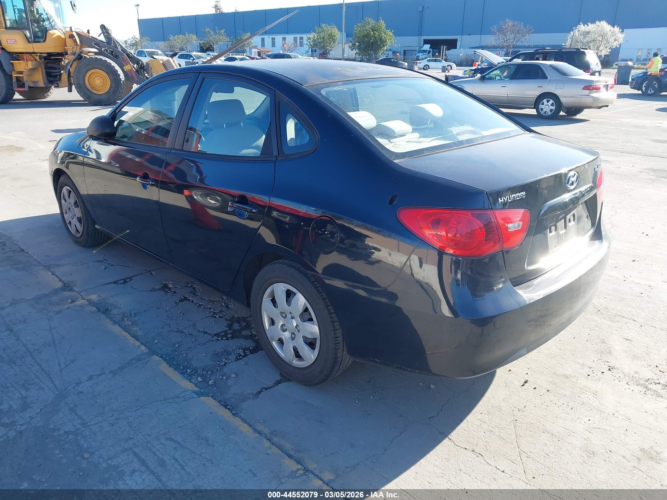 HYUNDAI ELANTRA image 3