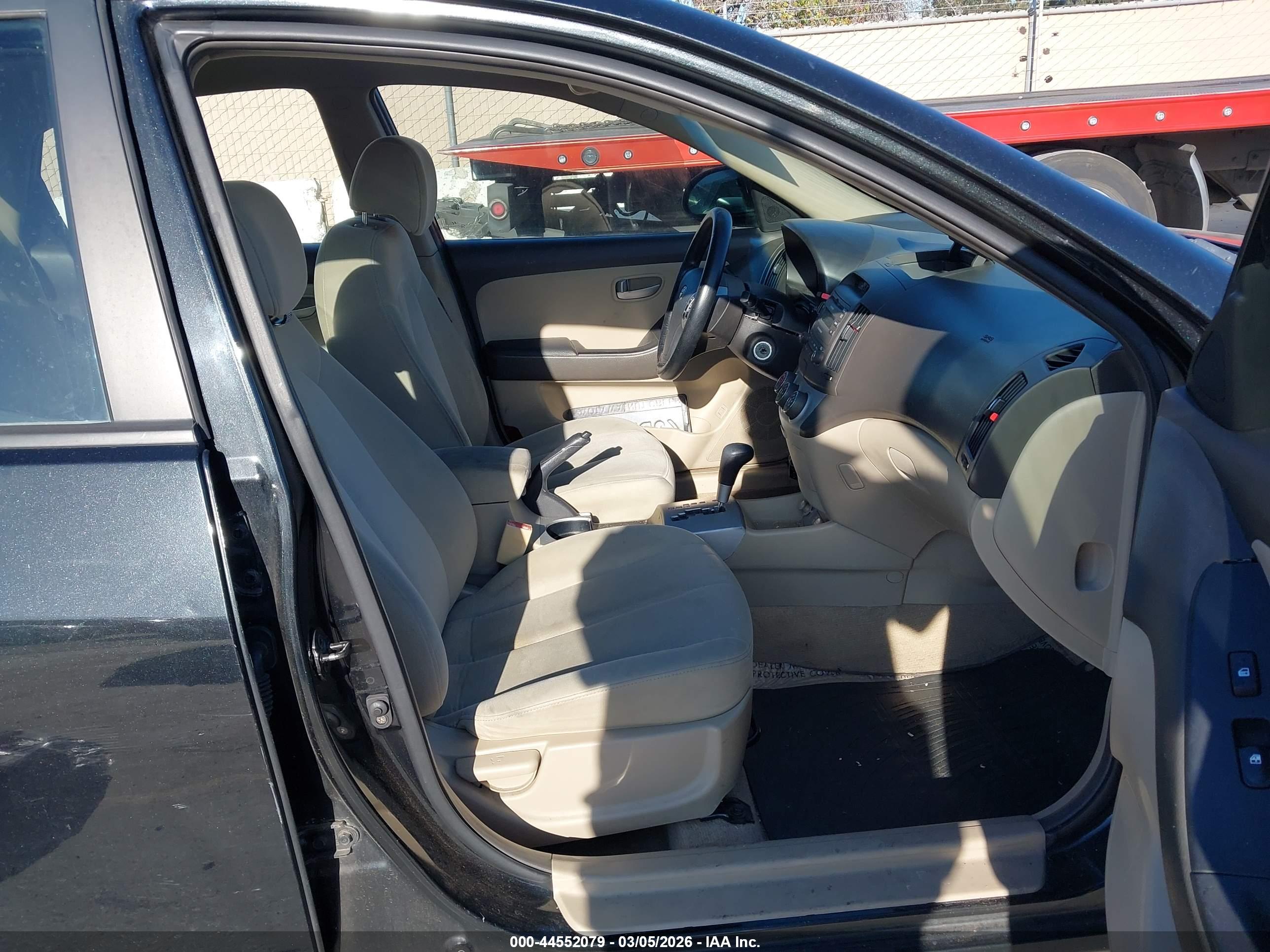 HYUNDAI ELANTRA image 5