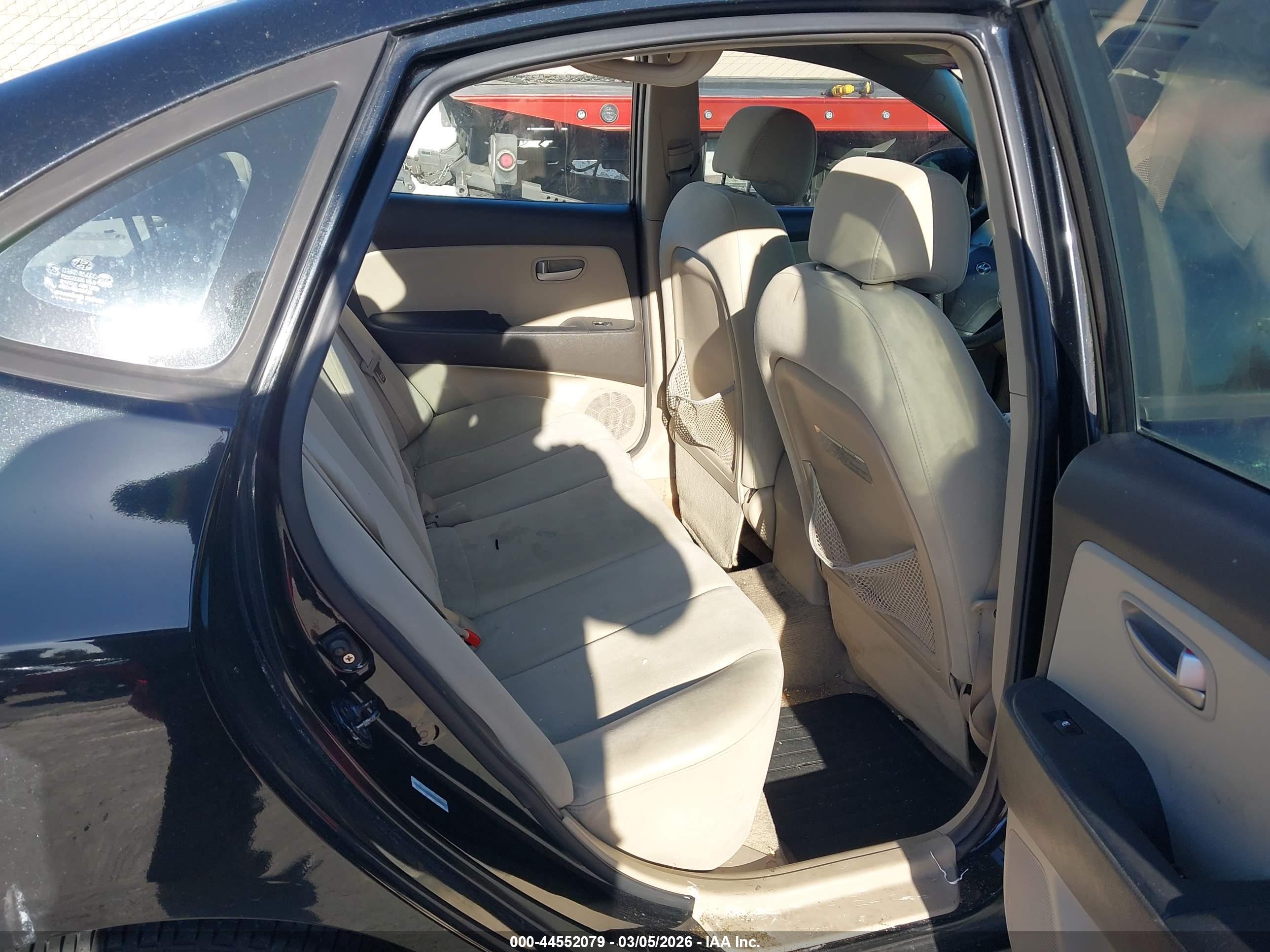 HYUNDAI ELANTRA image 8