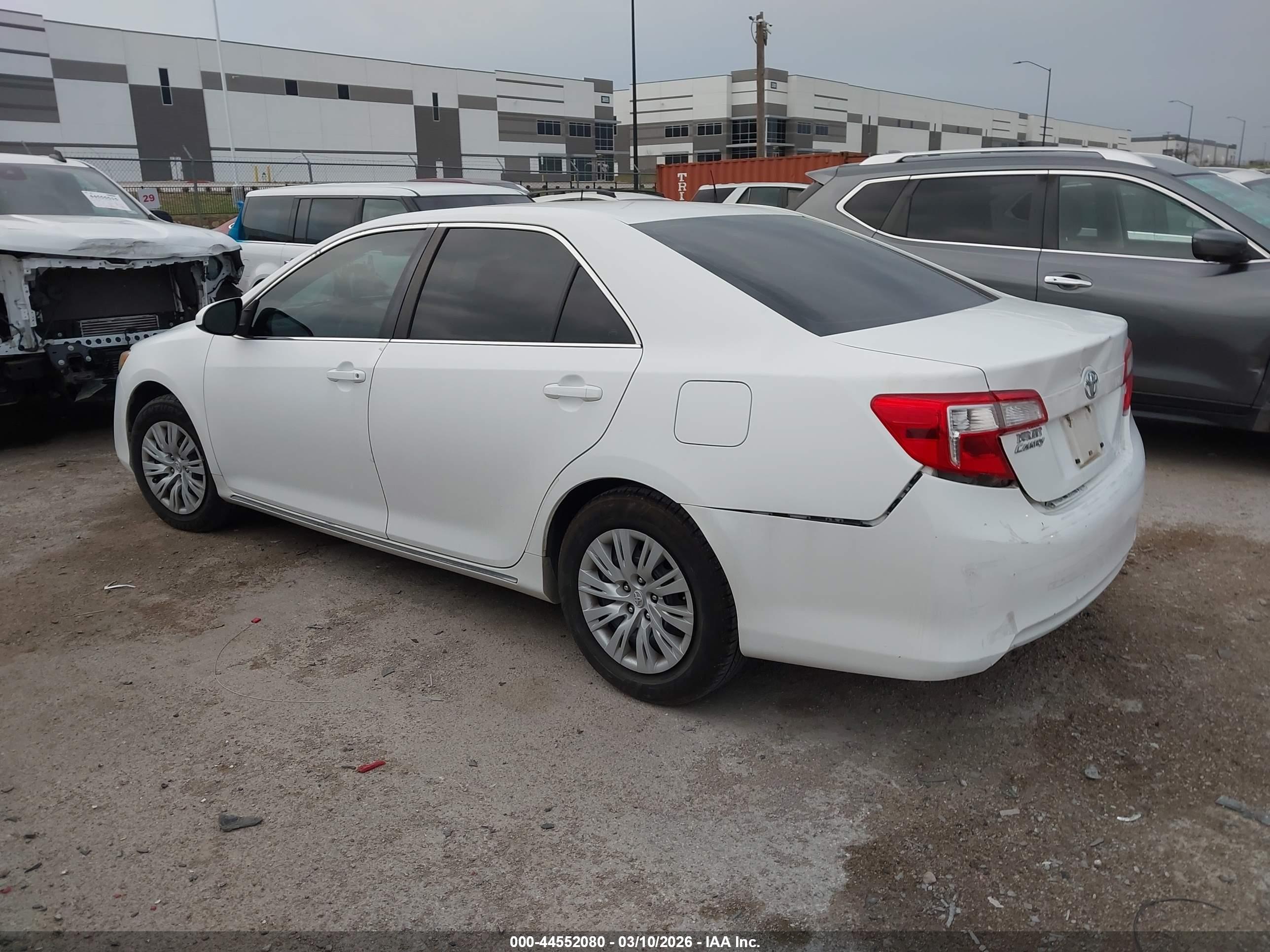 TOYOTA CAMRY image 3
