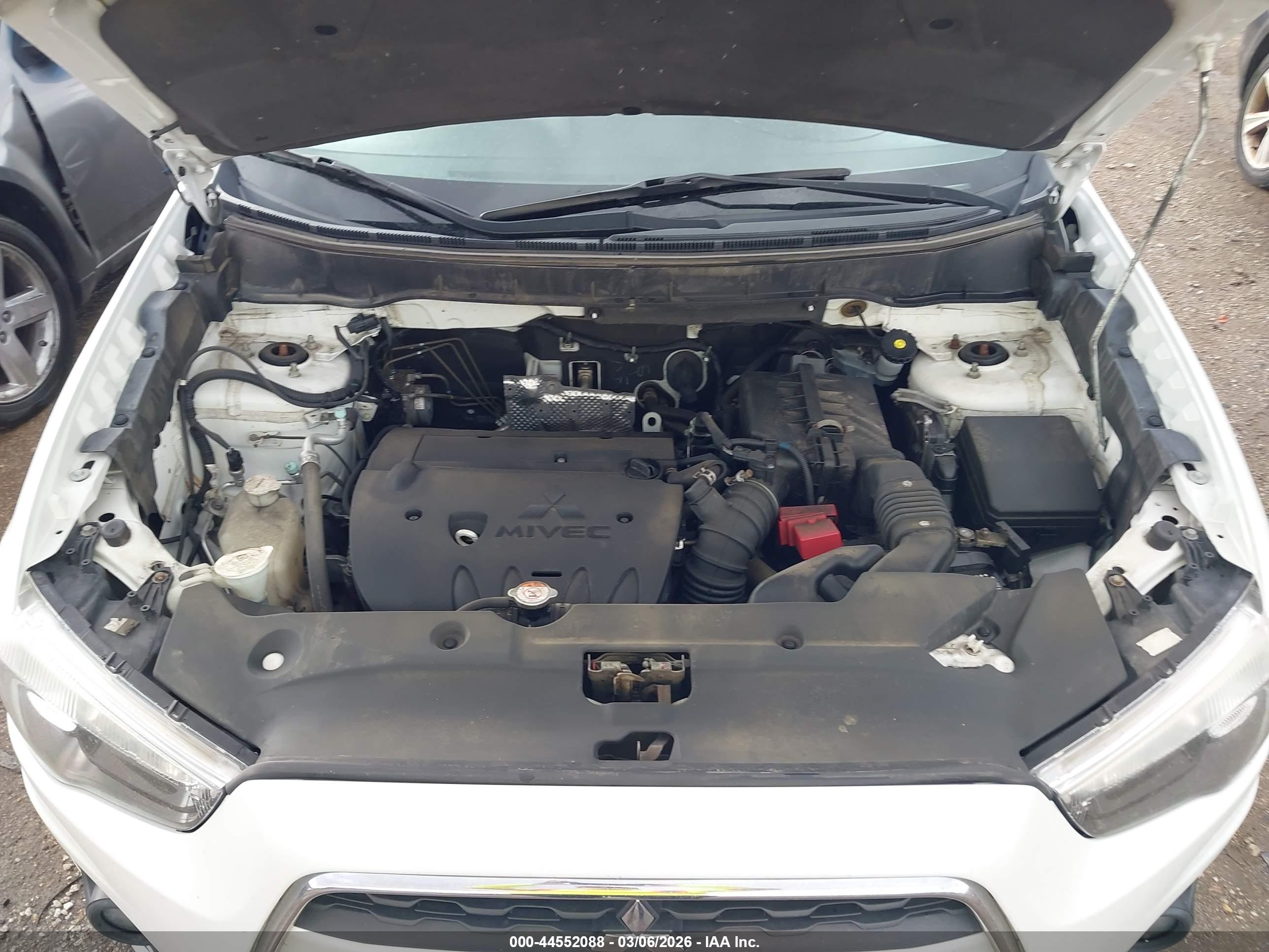 MITSUBISHI OUTLANDER image 10