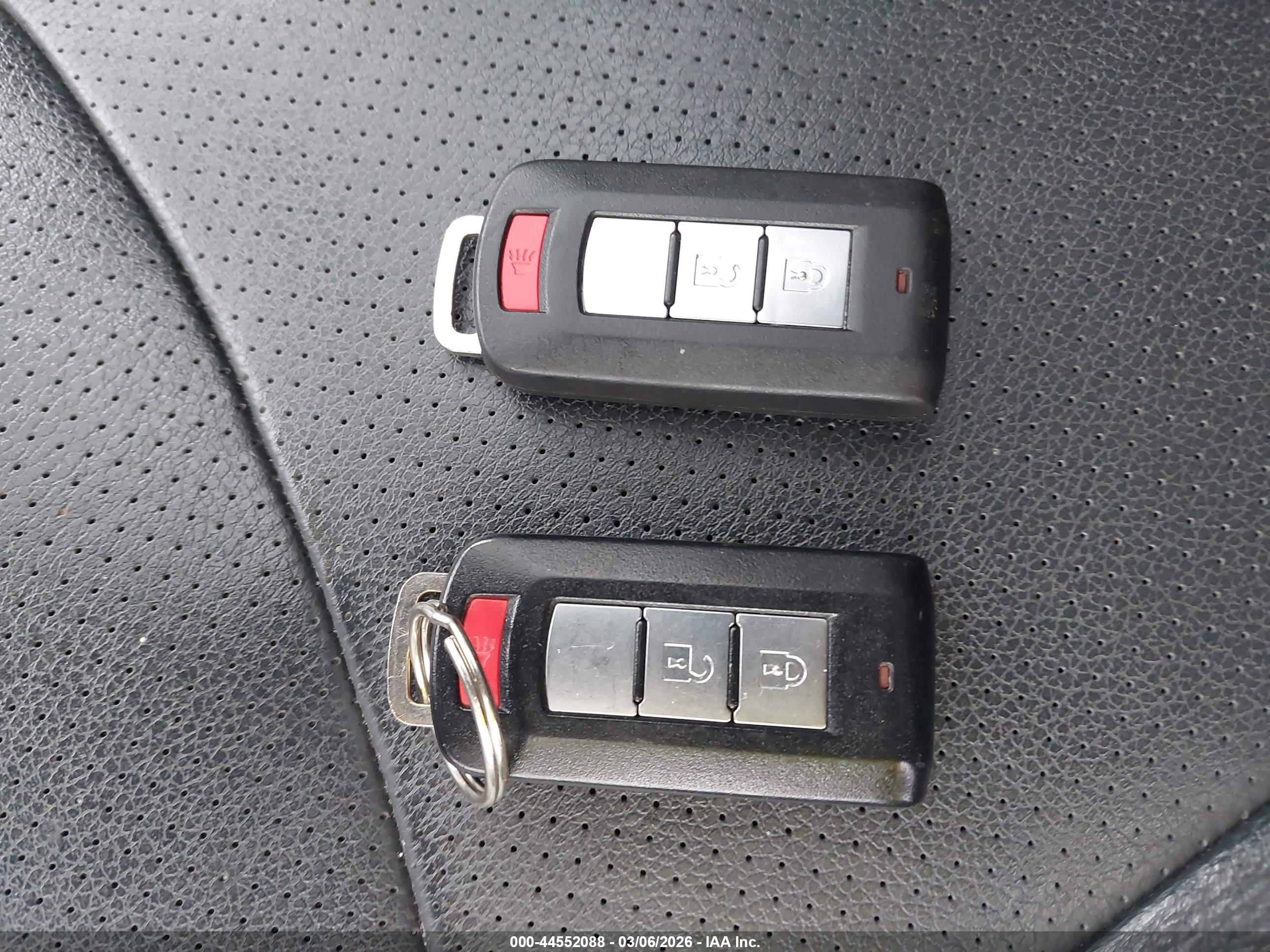 MITSUBISHI OUTLANDER image 11
