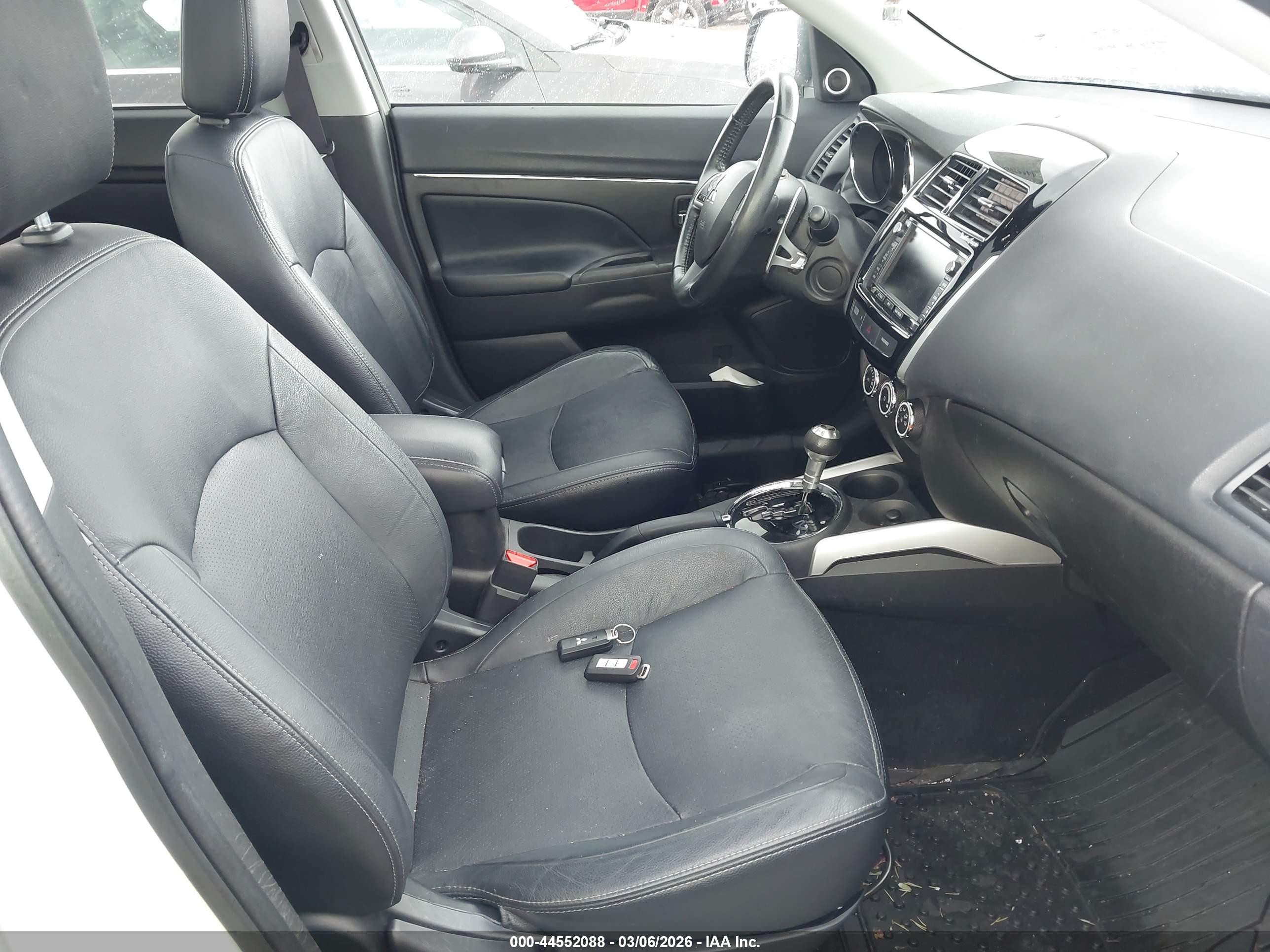 MITSUBISHI OUTLANDER image 5